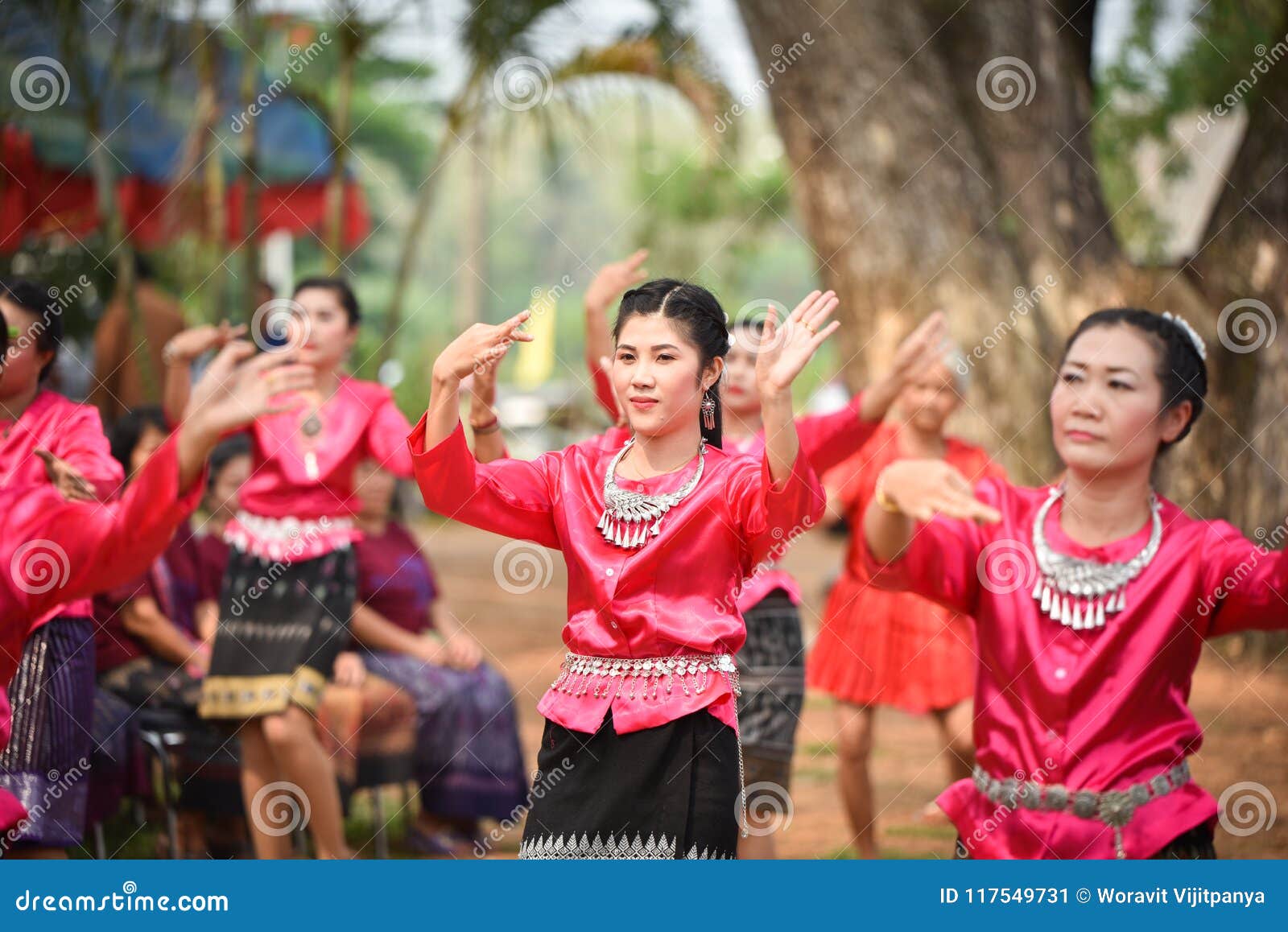 Dancing Thai Style editorial photo. Image of event, loei - 117549731