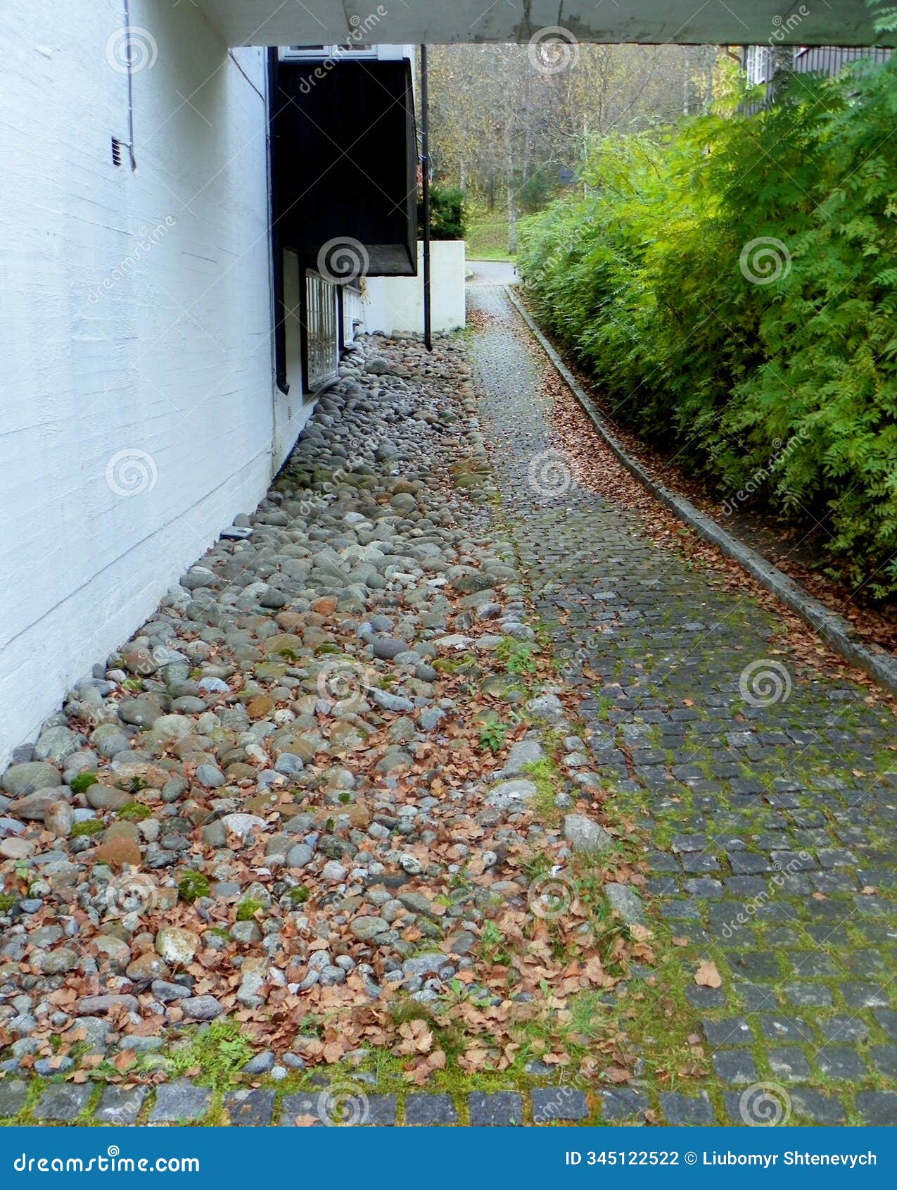 norway, oslo, holmenkollen, lysebuveien 12, lysebu hotel, footpath on the territory of the hotel