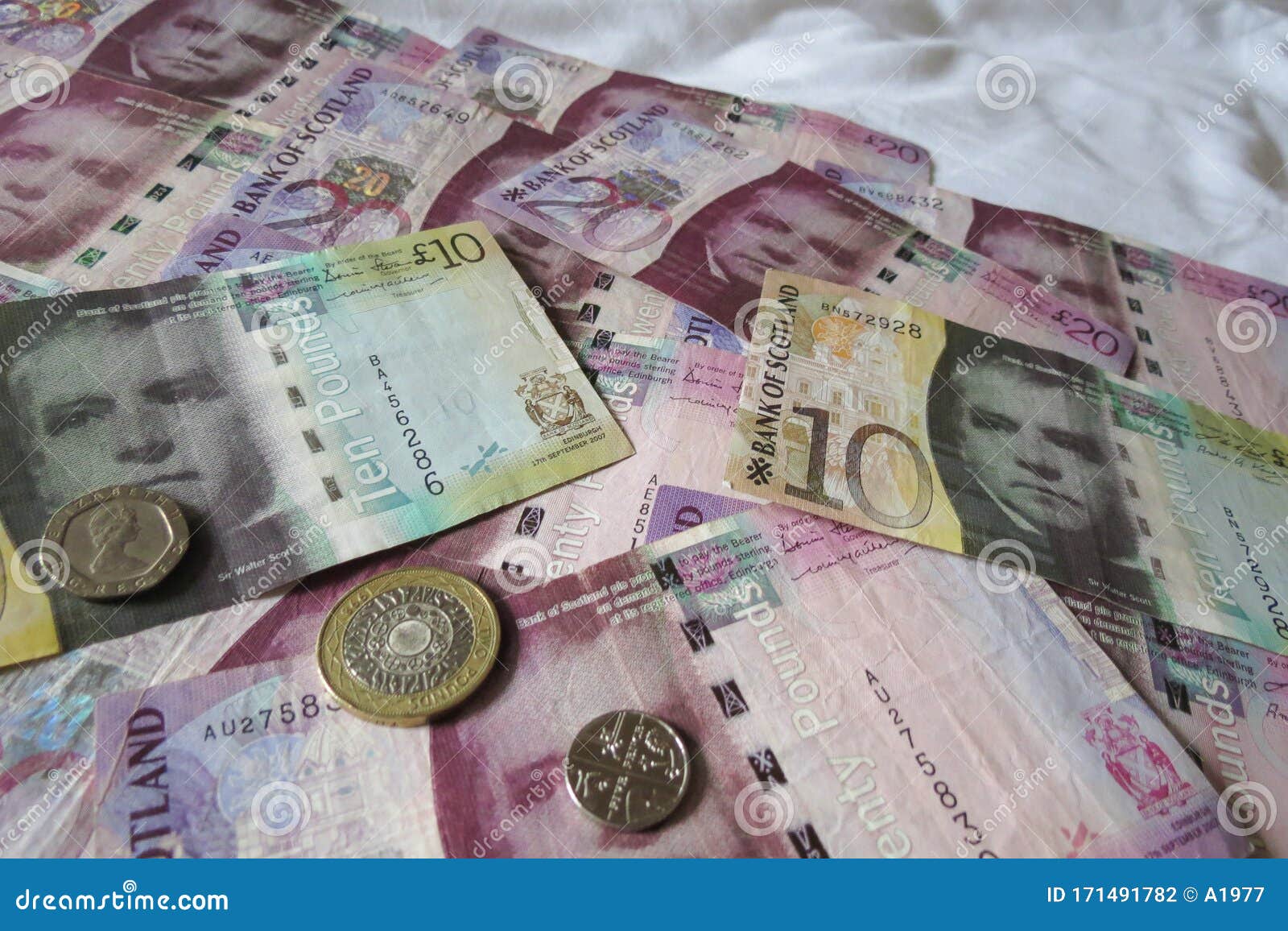 Notas de libra escocesa fotografia editorial. Imagem de dinheiro - 171491782