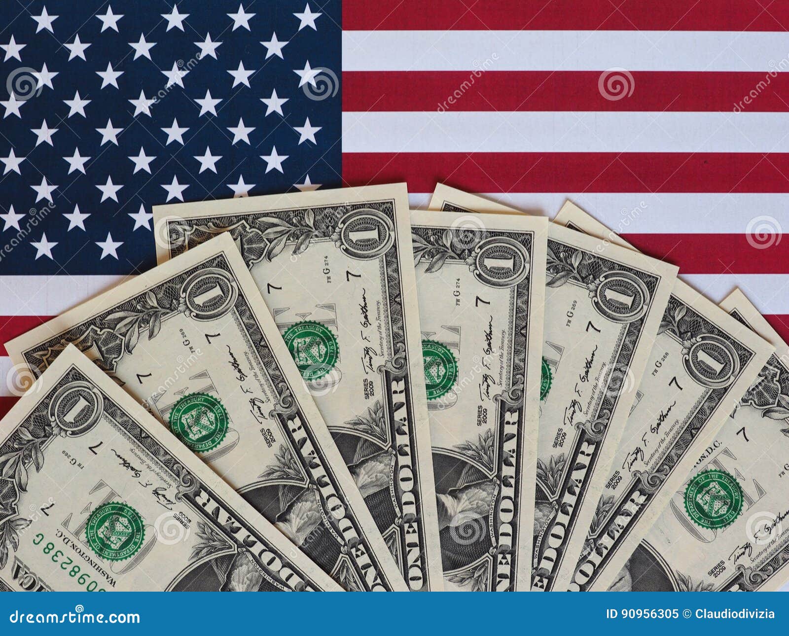 Notas Do Dólar E Bandeira Do Estados Unidos Imagem de Stock - Imagem de  listras, dinheiro: 90956305