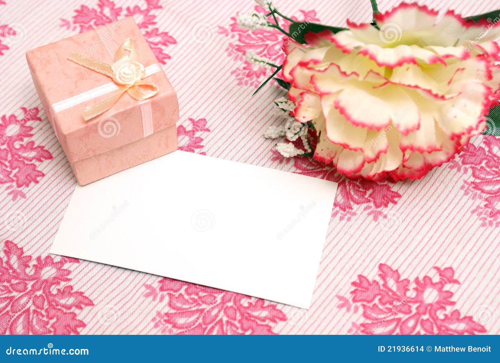 Notecard romance em branco foto de stock. Imagem de ouro 21936614