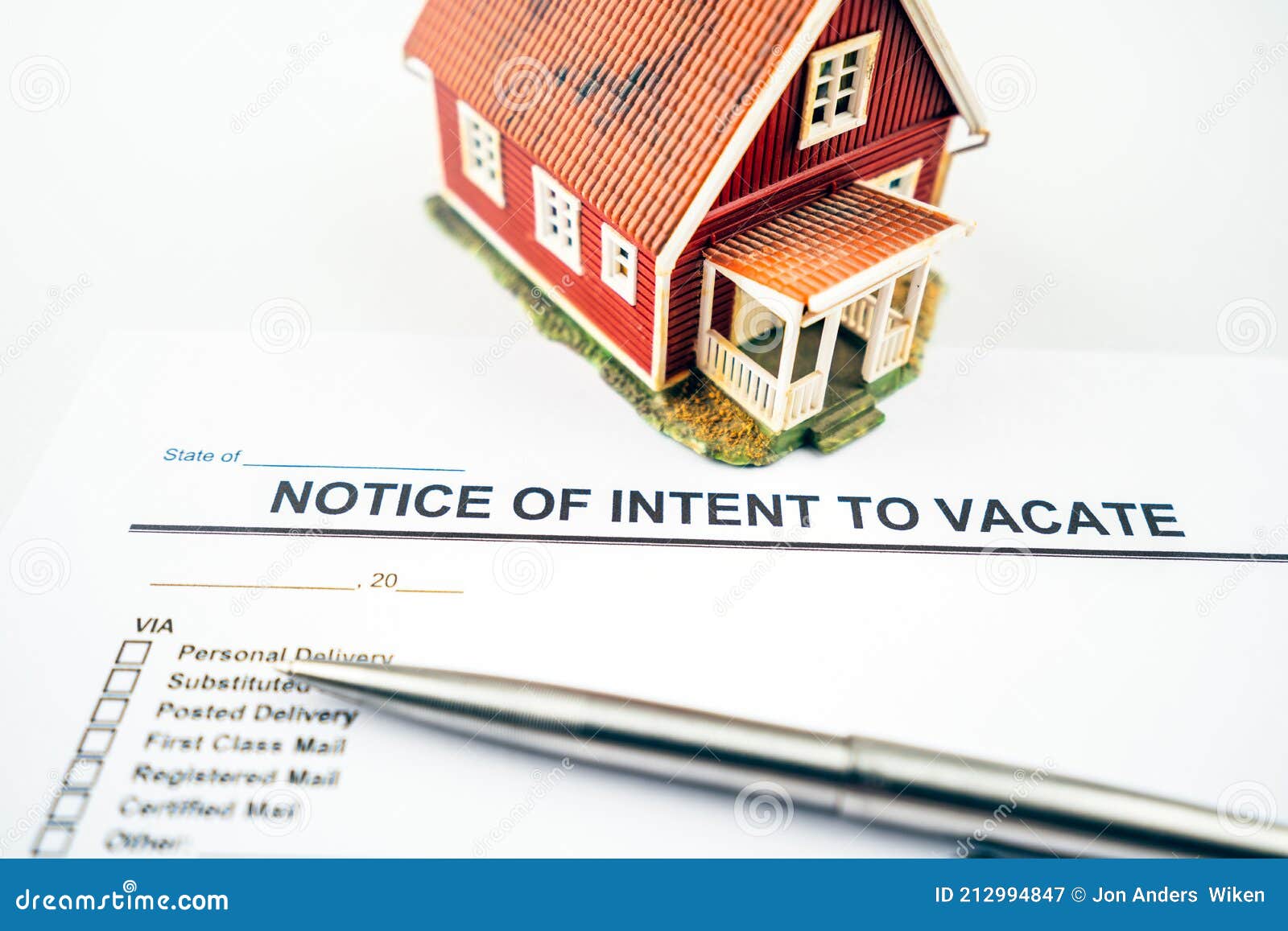notice of intent to vacate letter and pen