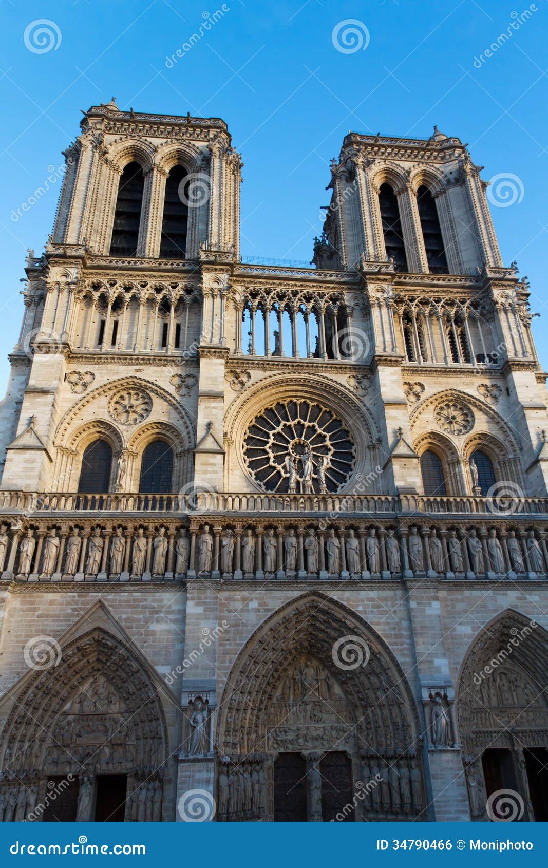 paris tourist attractions cathedral