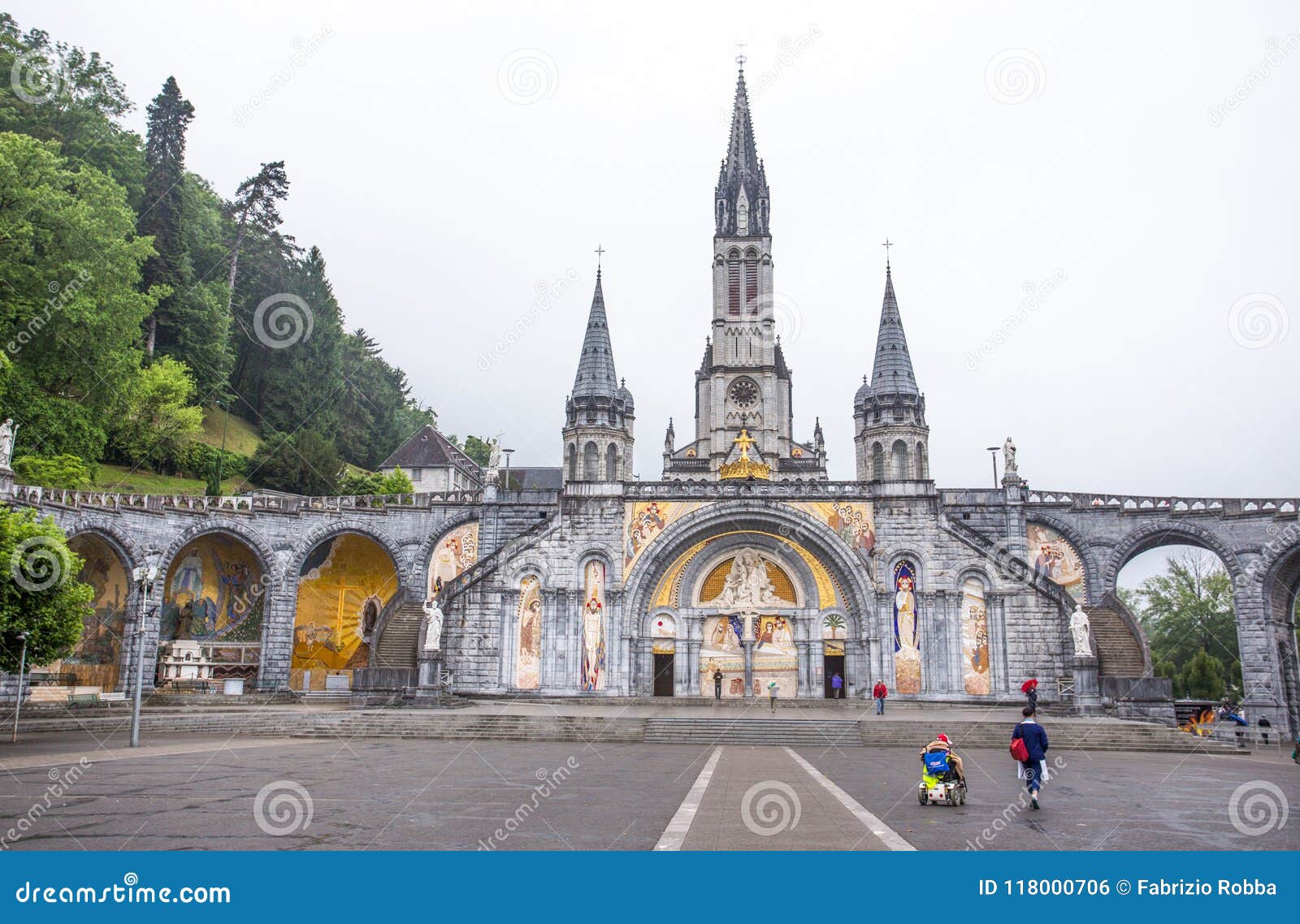 Notre Dame Du Rosaire De Lourdes Basilica of Our Lady of the Rosary the ...