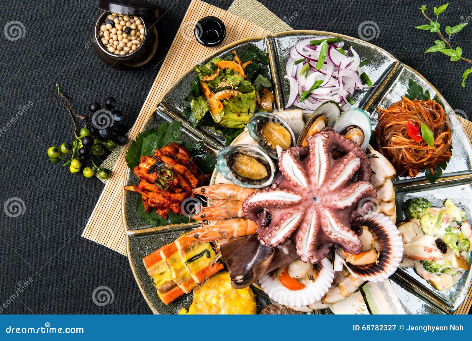 Nourriture Coréenne, Plats De Fruits De Mer Image stock Image du
