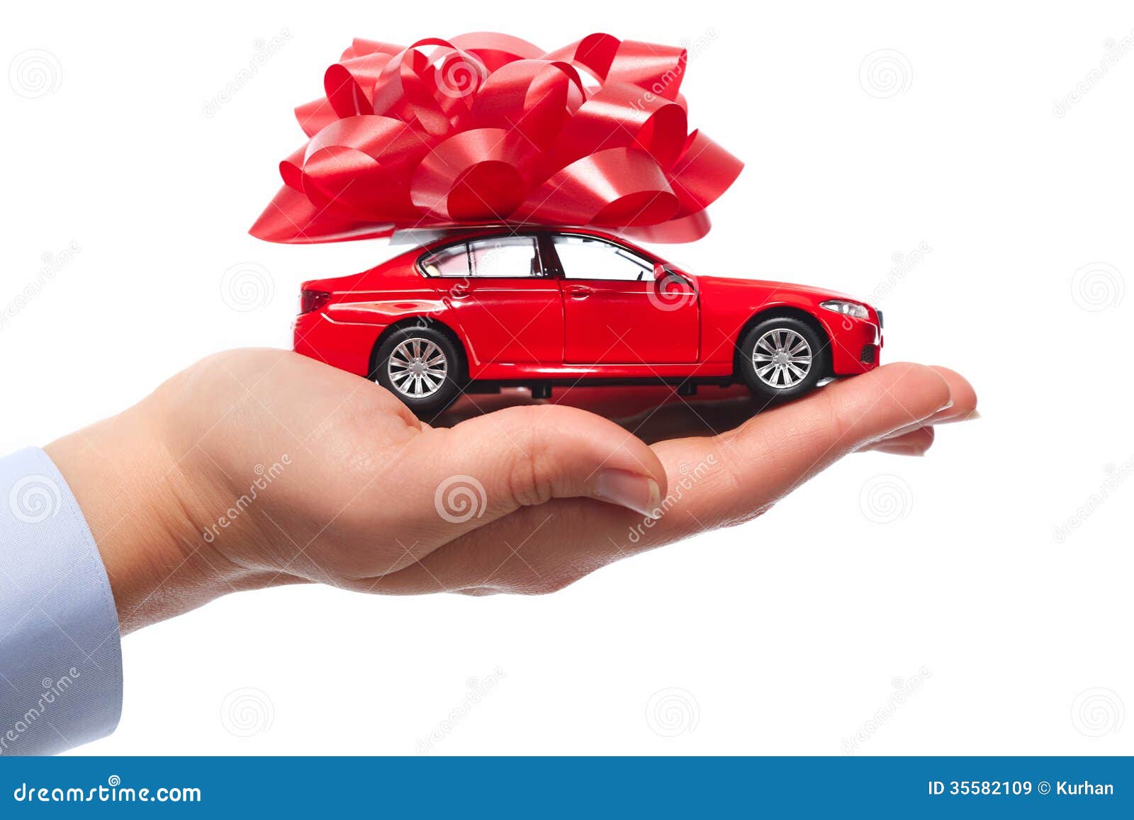 Nouveau cadeau de voiture. image stock. Image du main - 35582109