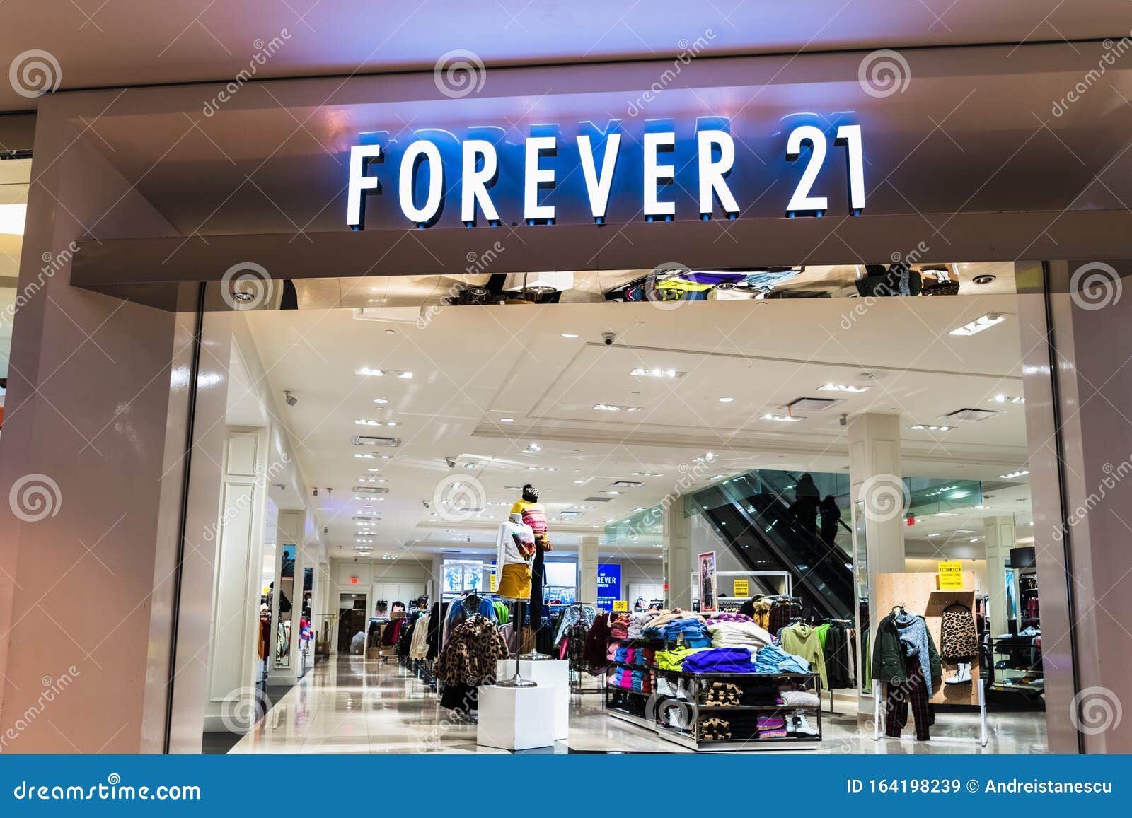 Nov 15, 2019 Pleasanton / CA / USA - Forever 21 Store Located in East ...
