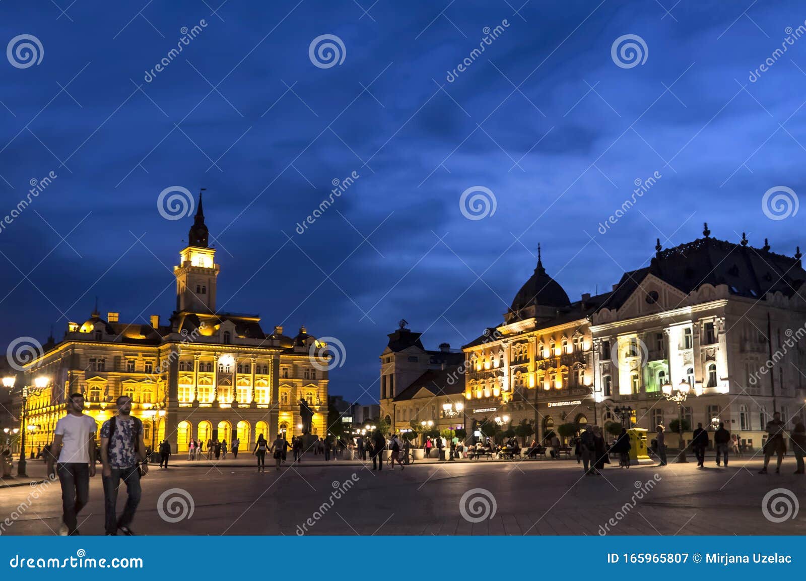 Bandeiras da sérvia vojvodina e cidade de novi sad