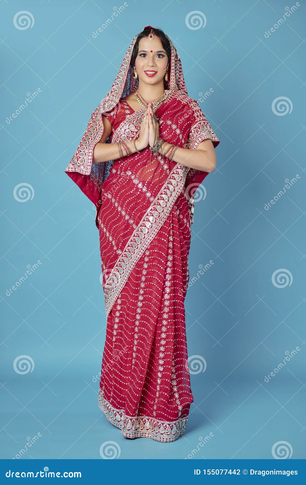 Novia India En Vestido Tradicional Foto de archivo - Imagen de estilo,  hembras: 155077442