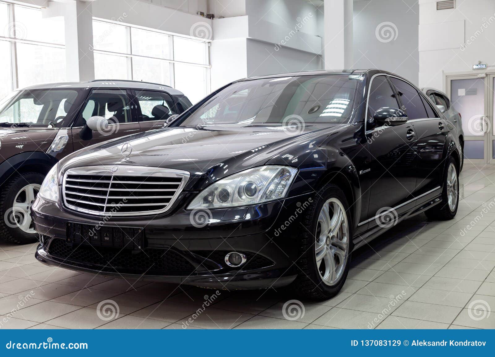 Front Quarter View Of The 06 Mercedes Benz S Class Limousine Sedan Prepared For Sale And Exhibited In The Showroom With A Editorial Stock Image Image Of Luxury Detail Front Quarter View Of The 06 Mercedes Benz S Class Limousine Sedan Prepared For Sale And Exhibited In The Showroom With A Editorial Stock Image Image Of Luxury Detail