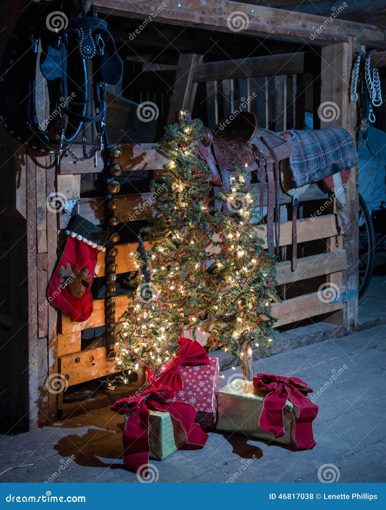 Noël dans la grange photo stock. Image du noël, d0, selle 46817038