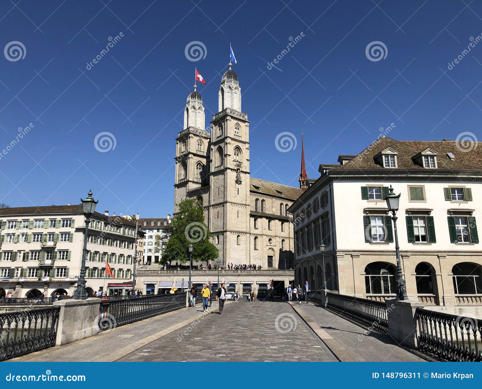 Nster Grossmuenster O Grossmunster Del Del A De Grossmaƒae A La Senal Y El Centro De Zurich De La Reforma Foto Editorial Imagen De A Grossmuenster