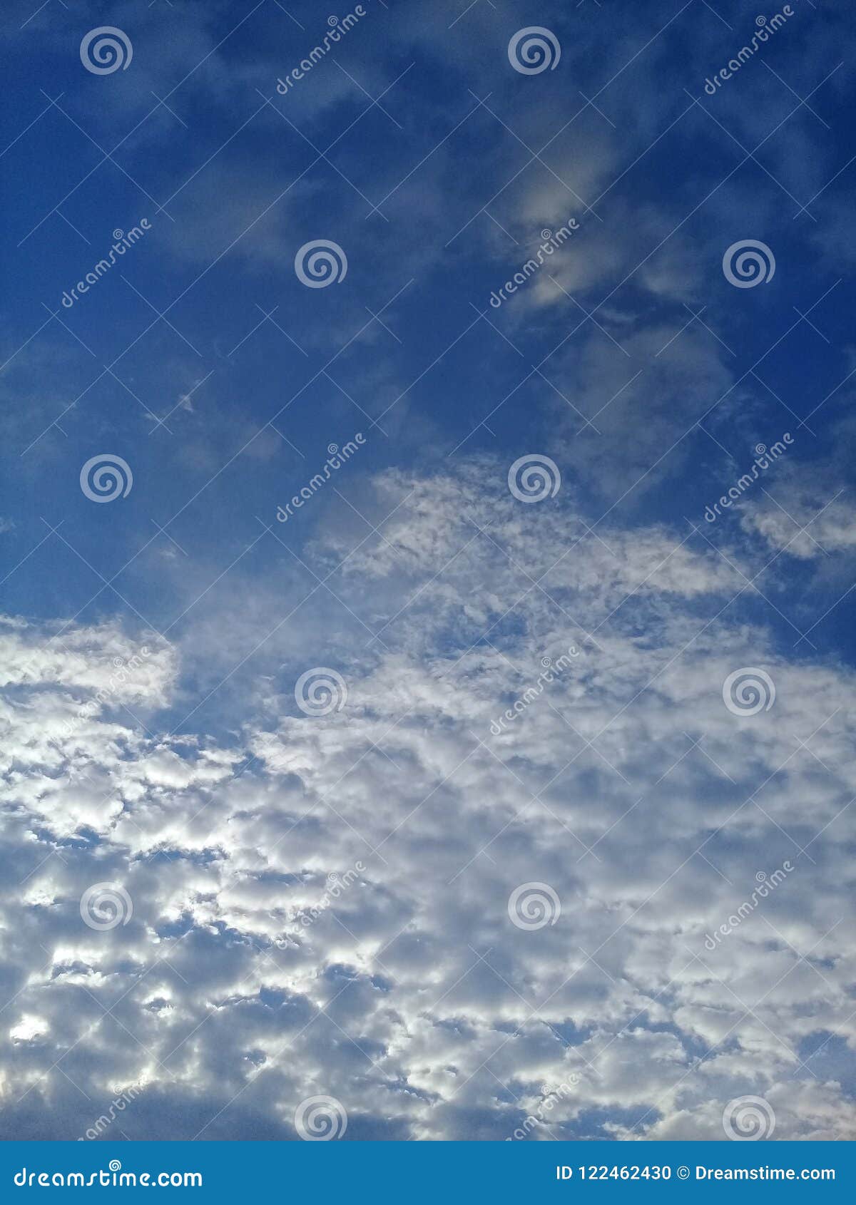 nubes en el cielo. clouds in the sky.