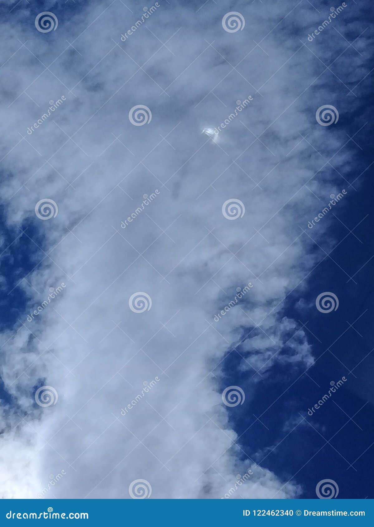 nubes en el cielo. clouds in the sky.