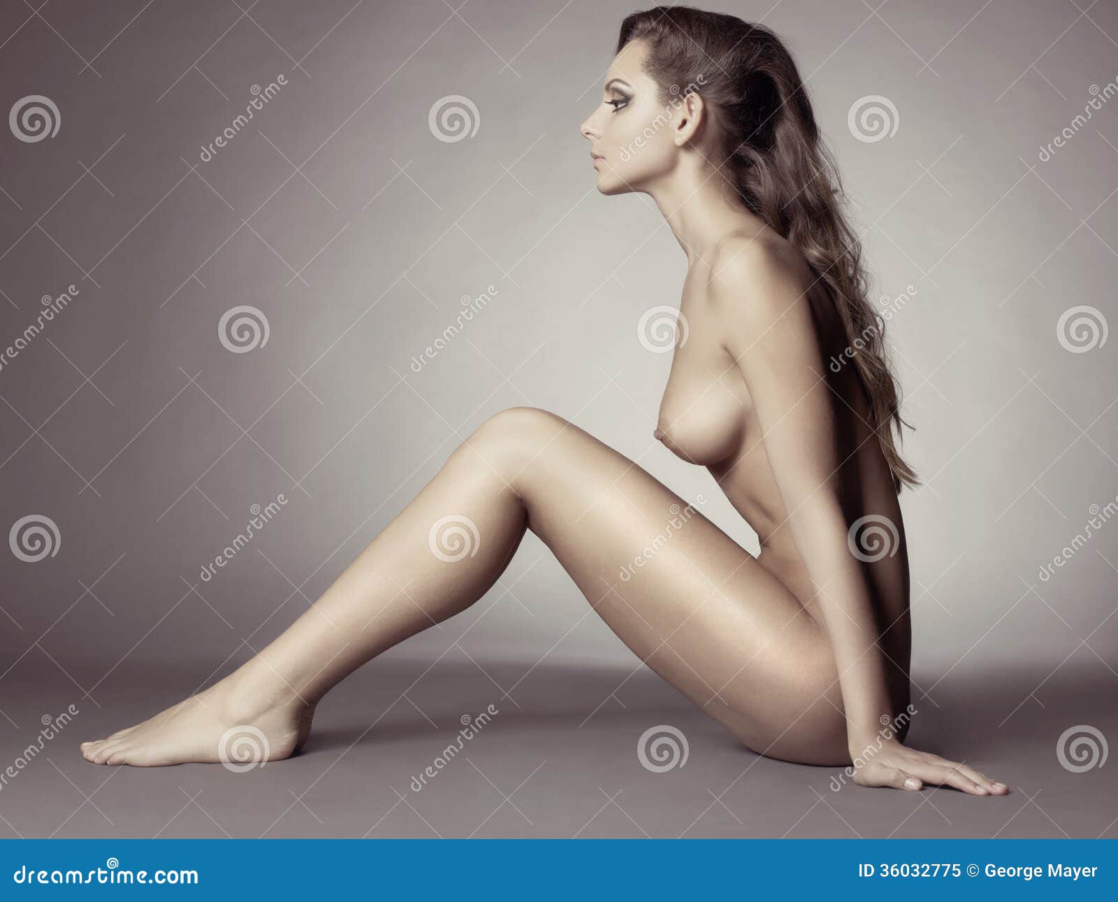 Elegant Nude Ladies 78