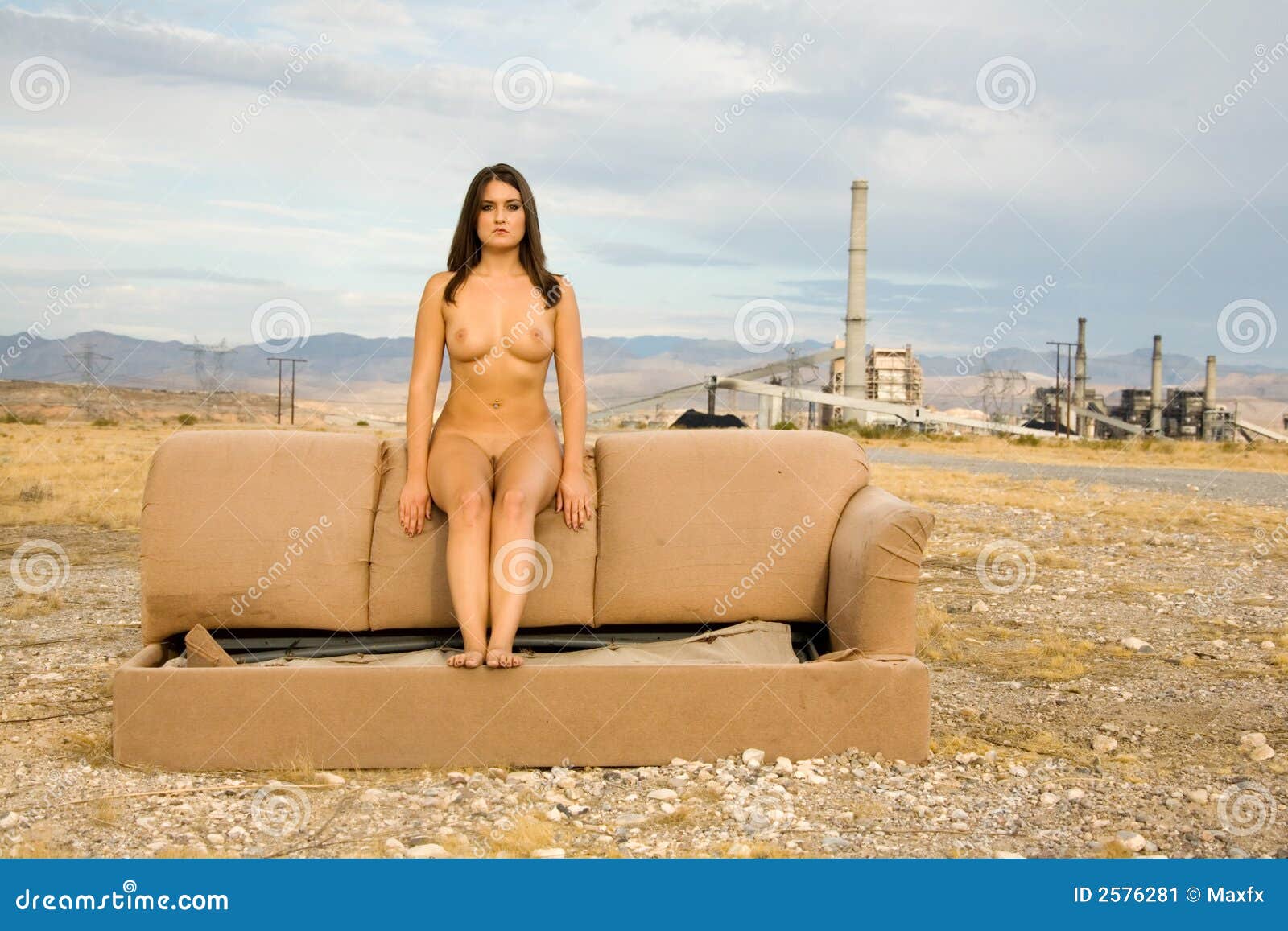 girl nude in the desert free hd photo