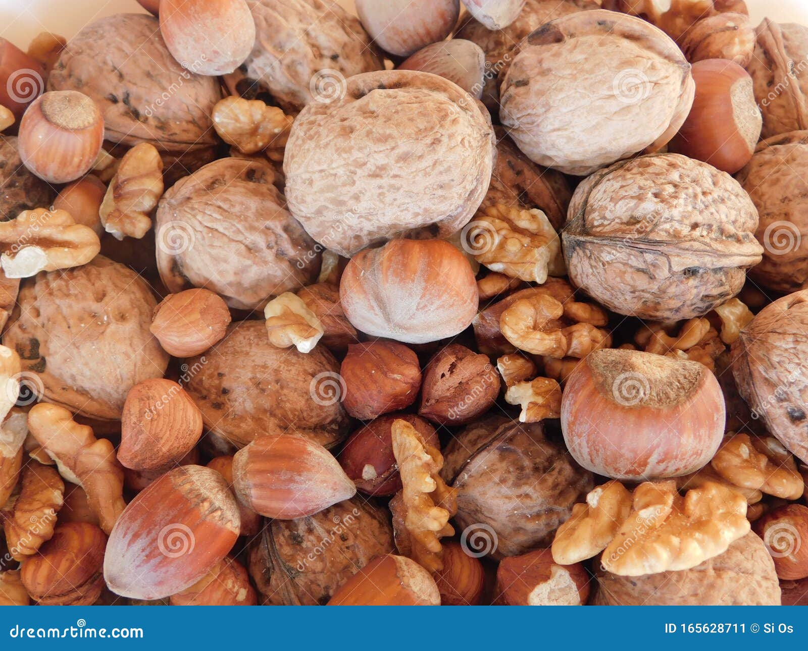 Nueces Y Avellanas Cerradas Imagen de archivo Imagen de cocina, dulce