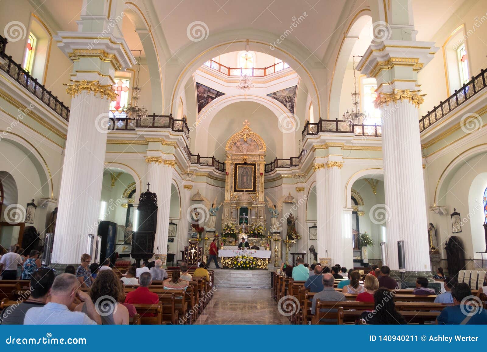 Nuestra Señora De La Iglesia De Guadalupe En Plaza Foto editorial - Imagen  de parroquia, religioso: 140940211
