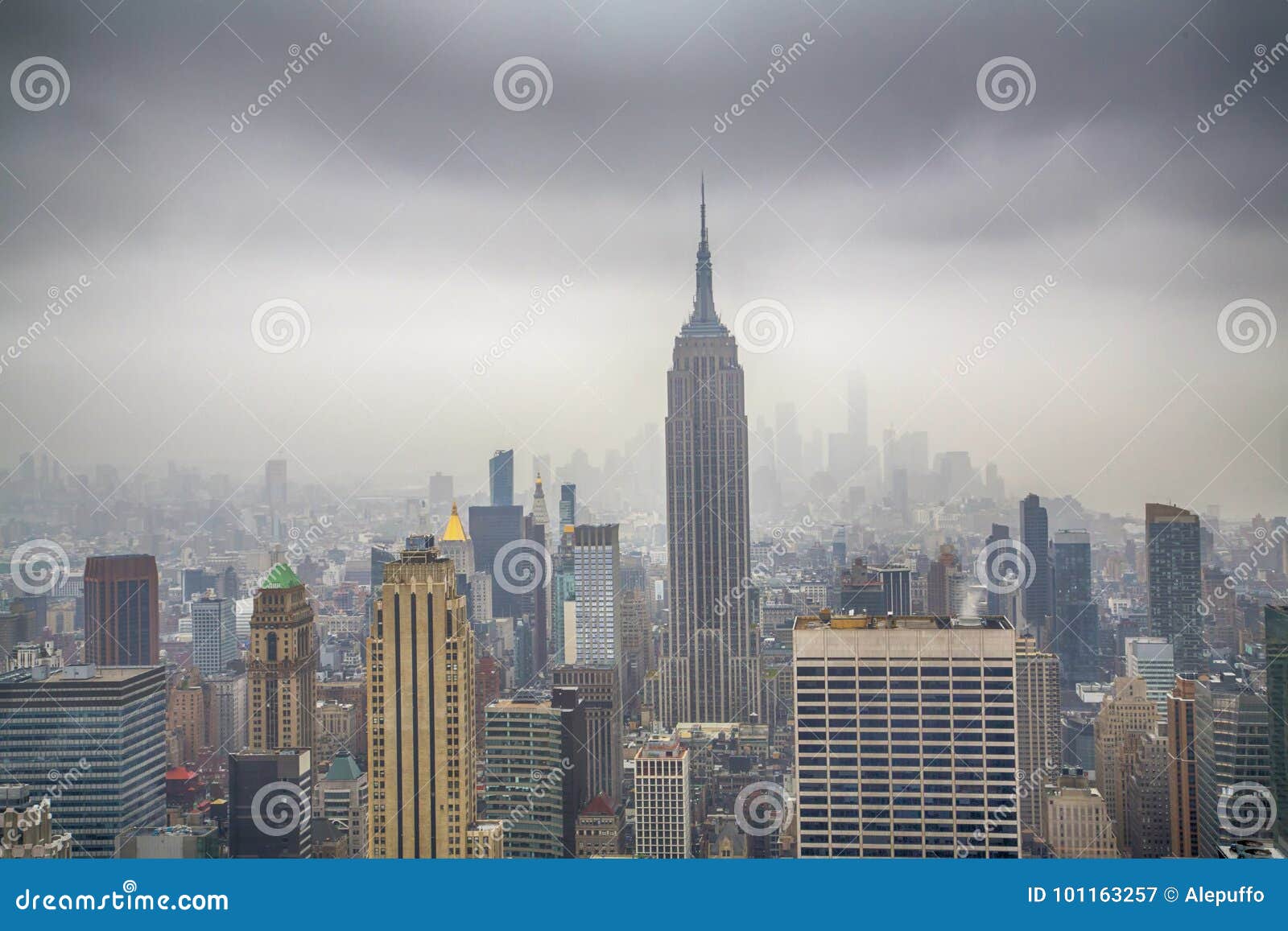 Nueva York Horizonte Desde Arriba De La Roca Fotografía editorial