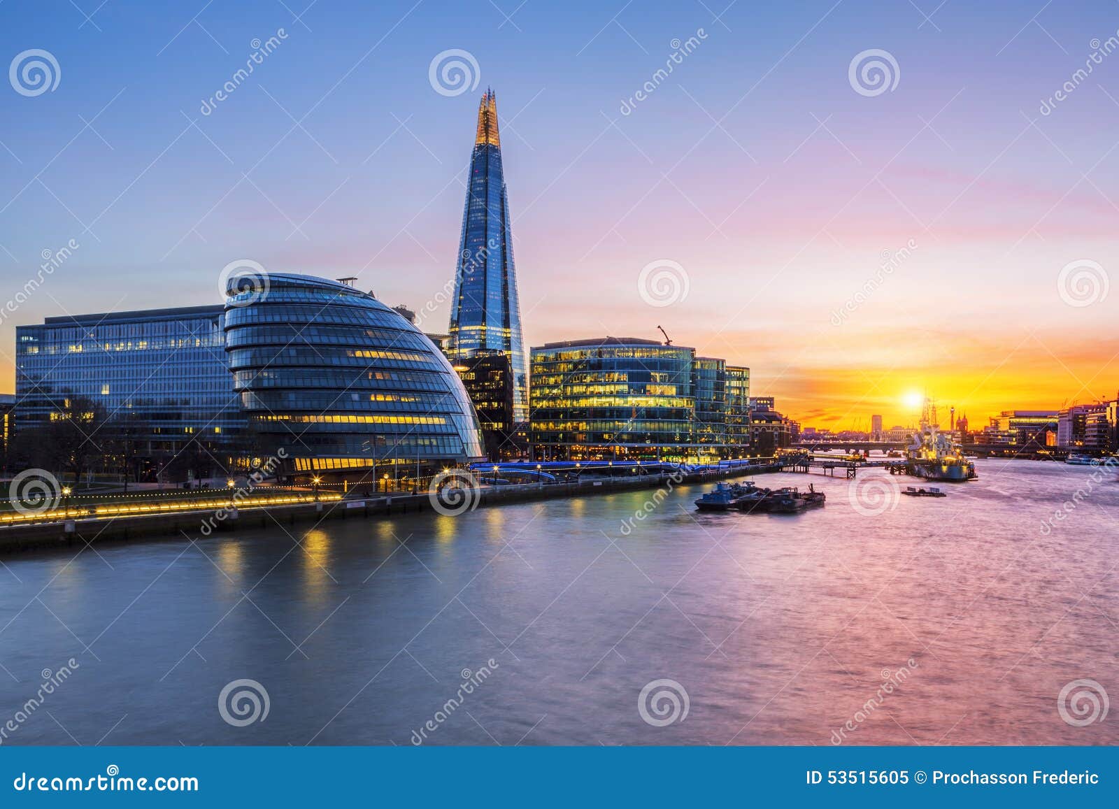 Nuevo Ayuntamiento De Londres En La Puesta Del Sol Imagen de archivo