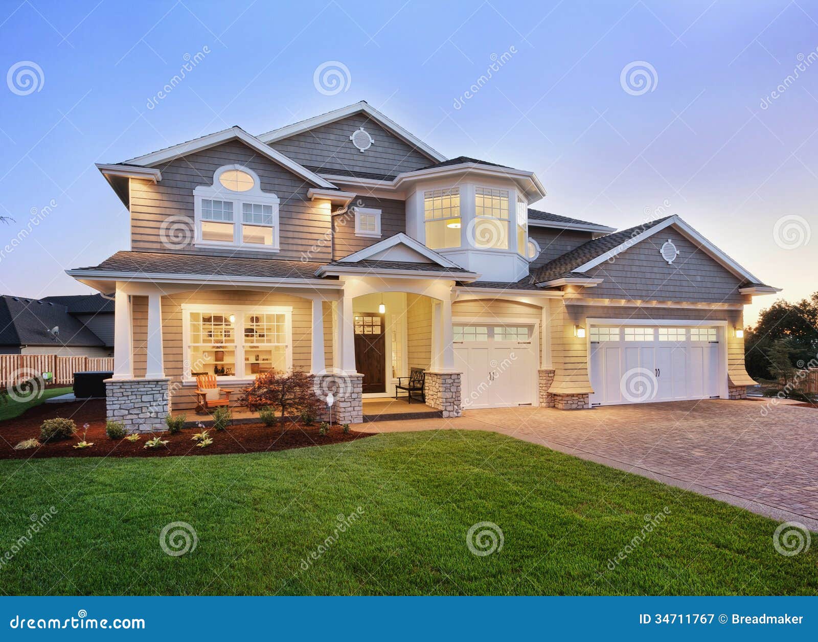 Nuevo Exterior Hermoso Del Hogar Imagen de archivo - Imagen de lujo