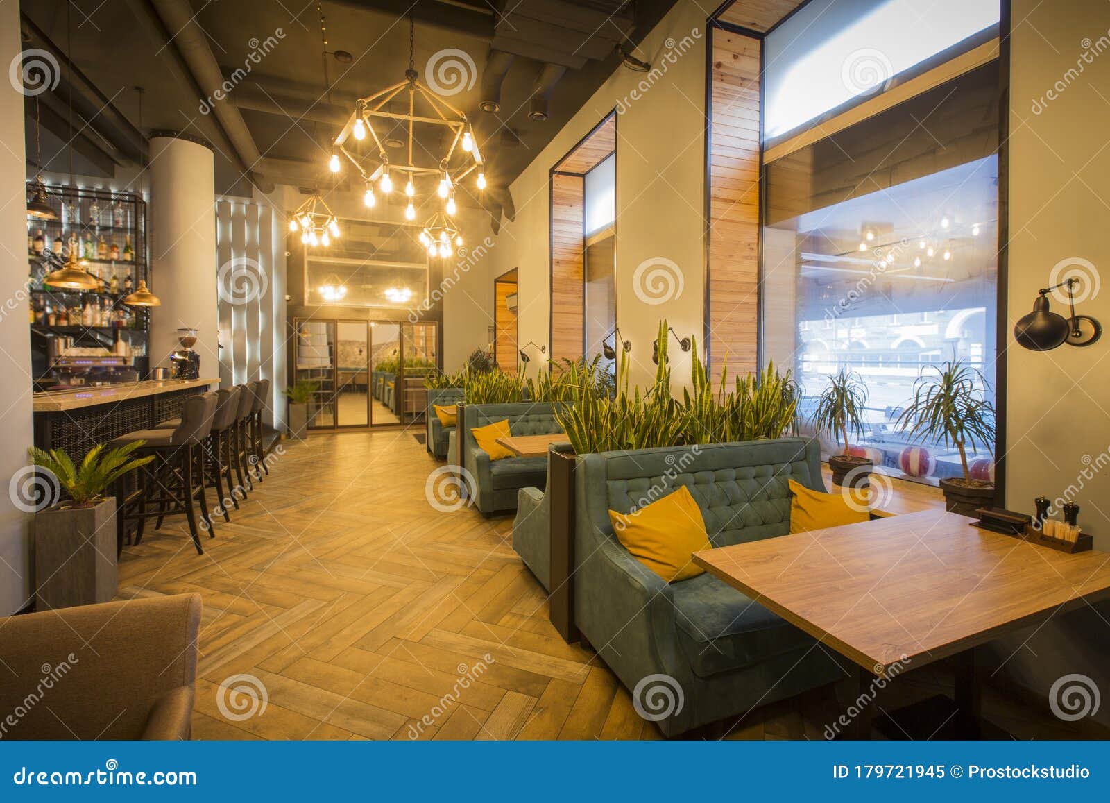 Nuevo Y Limpio Restaurante De Lujo Al Estilo Europeo Imagen de archivo