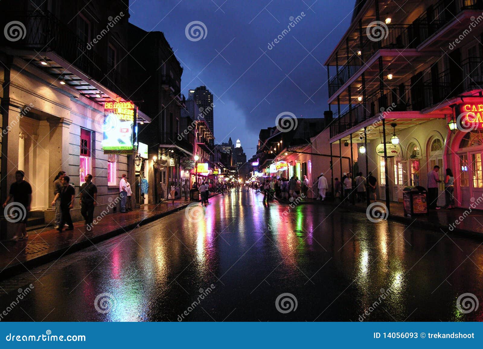 Nuit de rue de Bourbon photo stock éditorial. Image du lumineux 14056093