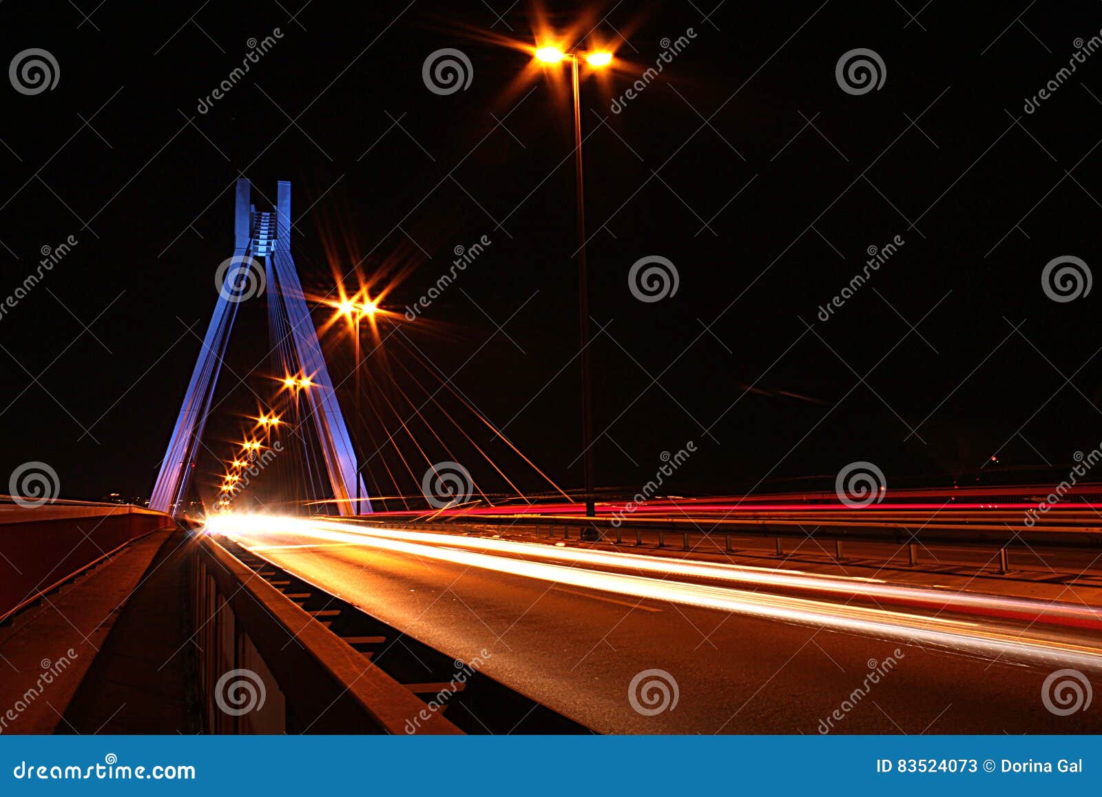 Un pont dans une ville en Allemagne La vie de nuit de ville