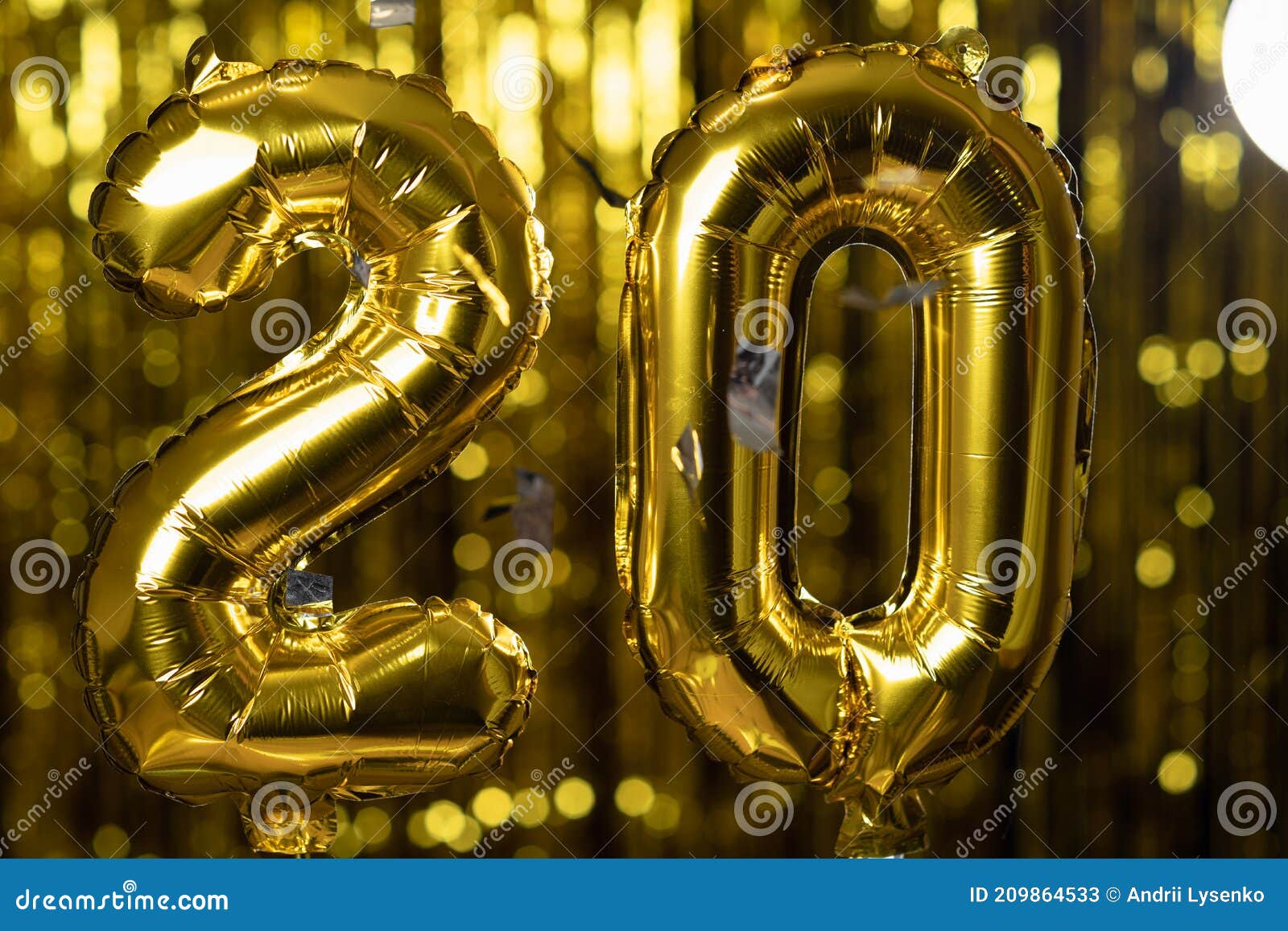 Numéro D'or 20 Vingt D'un Ballon Gonflable Sur Fond Jaune. L'un Des Nombres  Complets. Le Concept Image stock - Image du festif, chiffre: 209864533