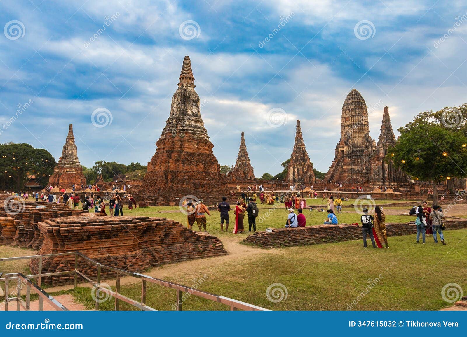 944 Ayutthaya Silhouette Stock Photos - Free & Royalty-Free 944 Ayutthaya Silhouette Stock Photos - Free & Royalty-Free