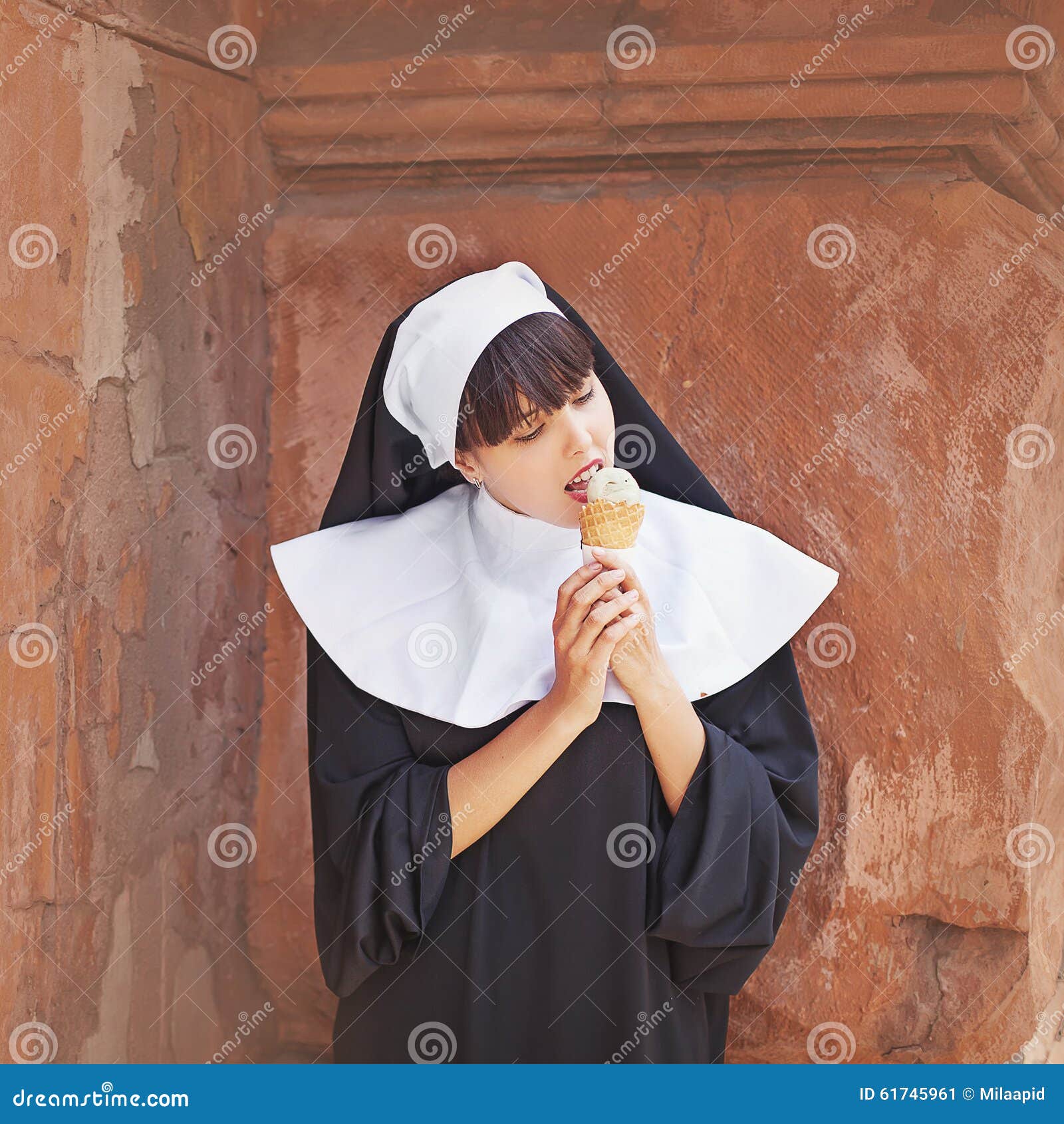 Nuns eatin spunk