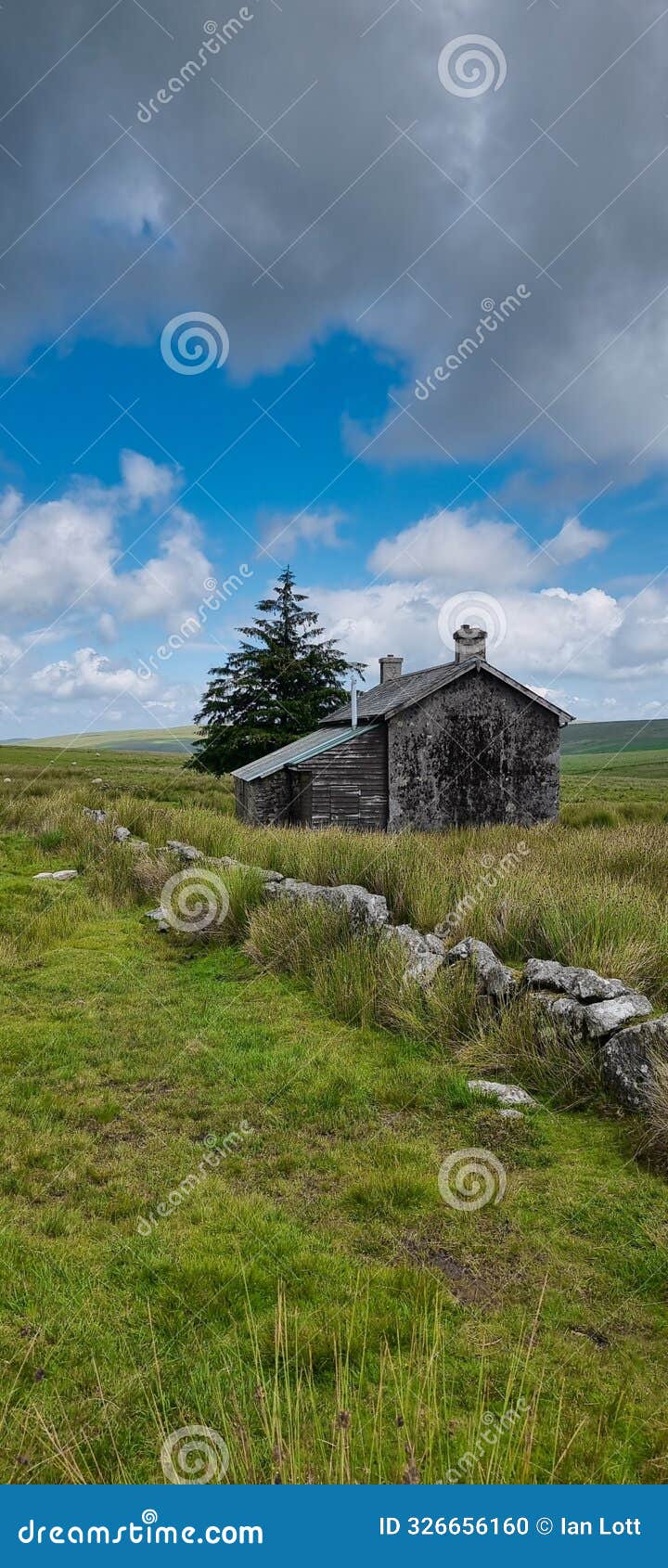 nunâs cross farm nunâs cross farm is an old abandoned farm house dartmoor national park devon uk