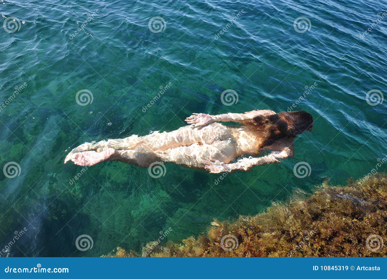 Nuotata sotto acqua immagine stock. Immagine di caucasico - 10845319