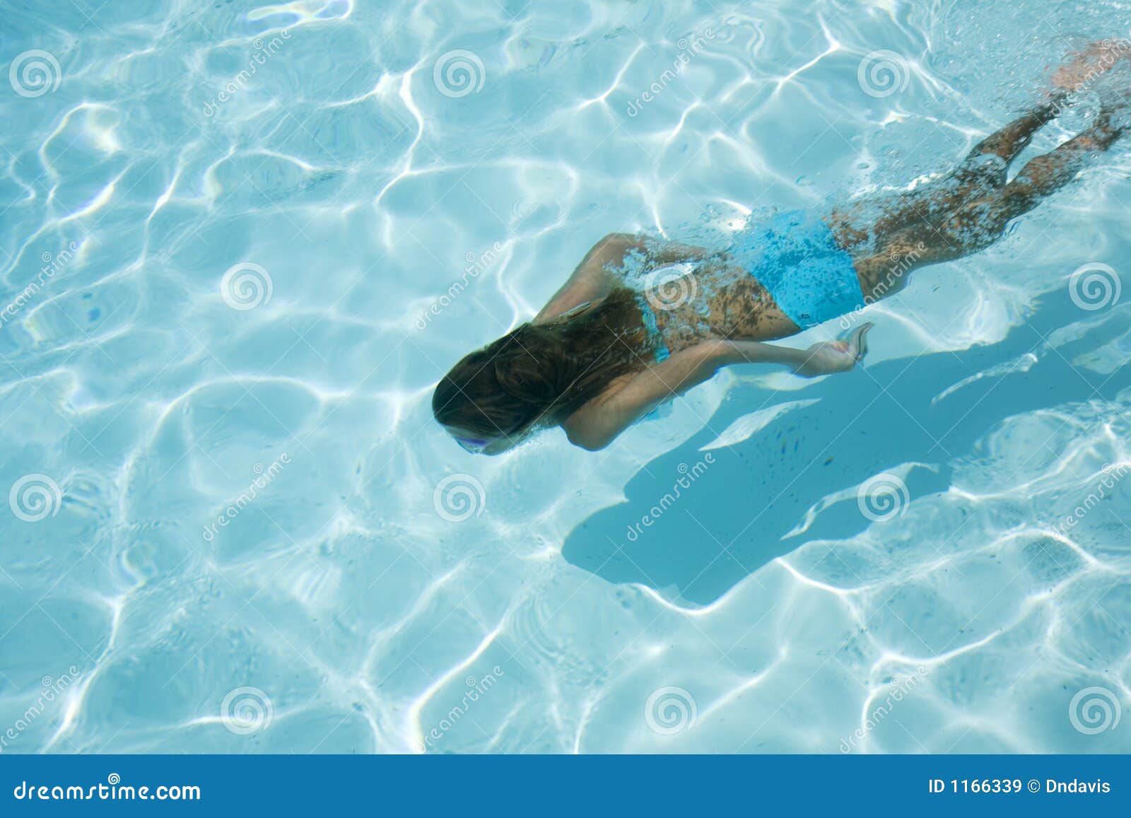Nuoto immagine stock. Immagine di idoneità, bambino, immersione - 1166339