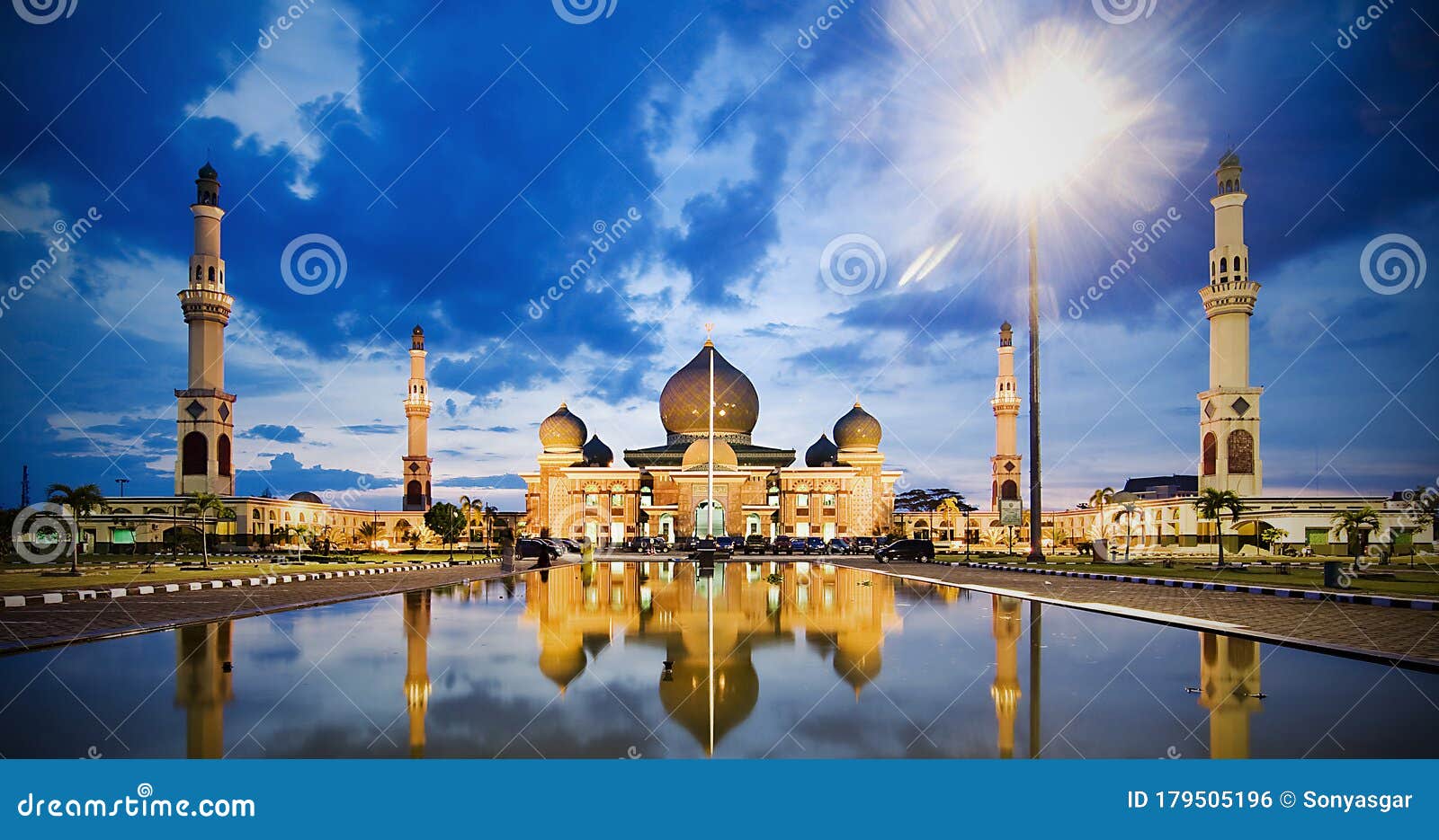 an-nur mosque, the great mosque in pekanbaru, riau, indonesia.