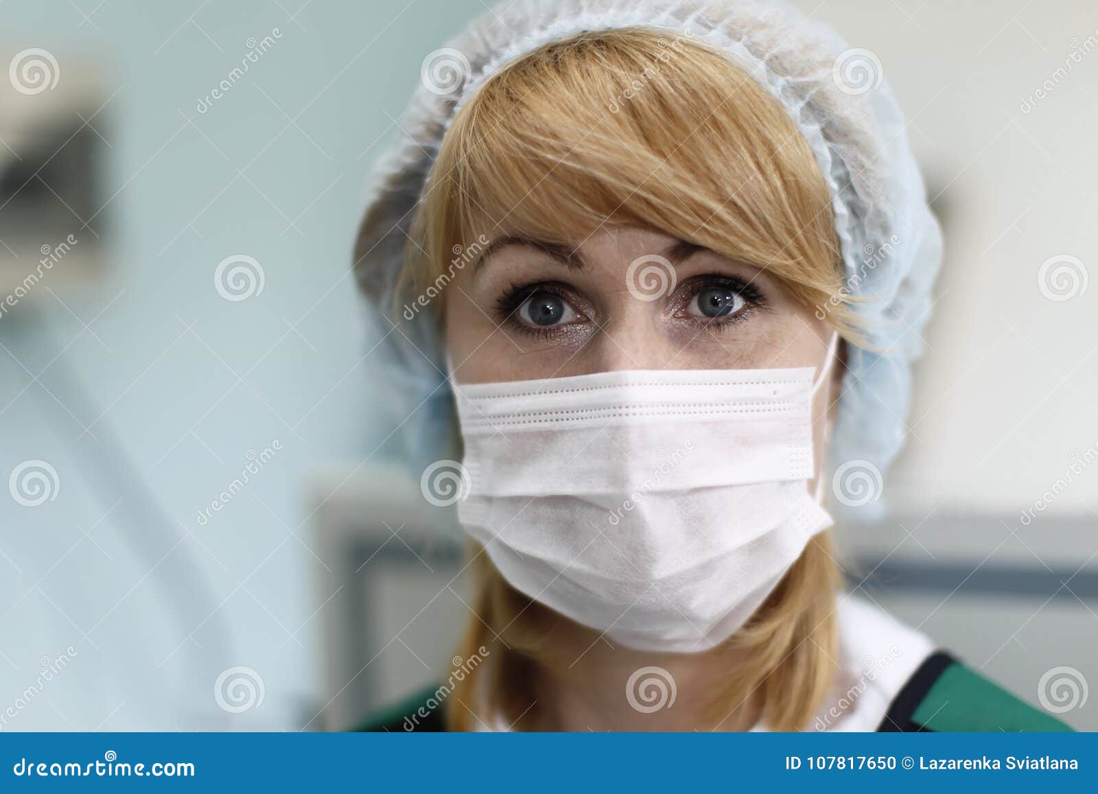 Nurse wearing a mask editorial image. Image of disease - 107817650