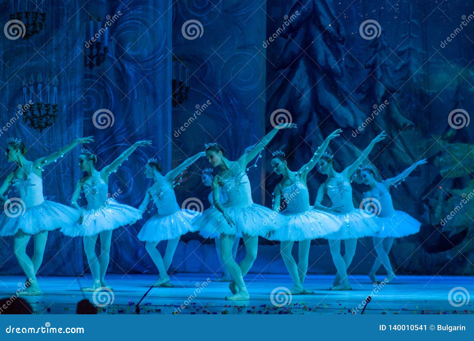 Nutcracker ballet editorial photo. Image of elegant 140010541