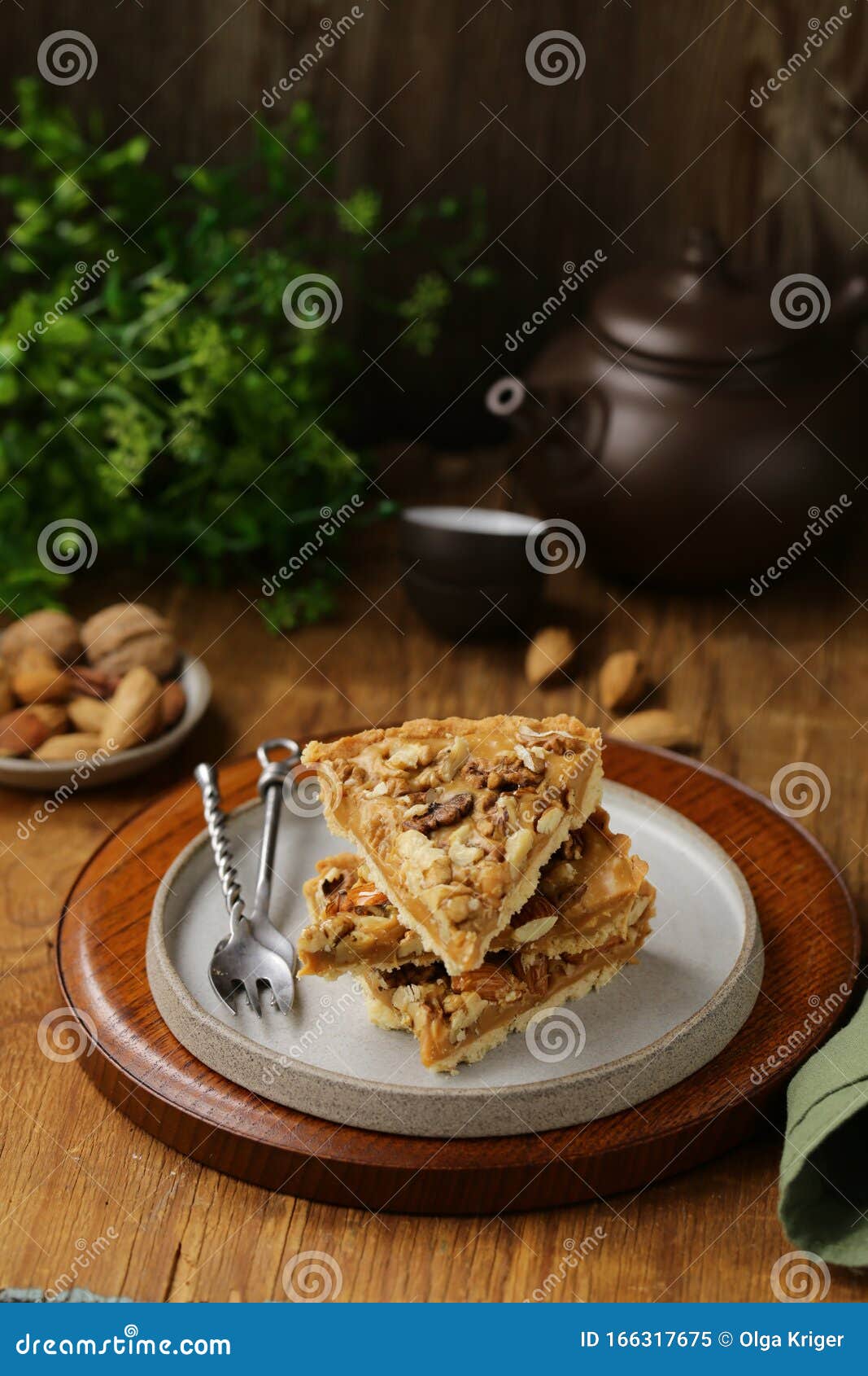 Nutty-Teekuchen Mit Mandeln Stockbild - Bild von nachtisch, weihnachten ...