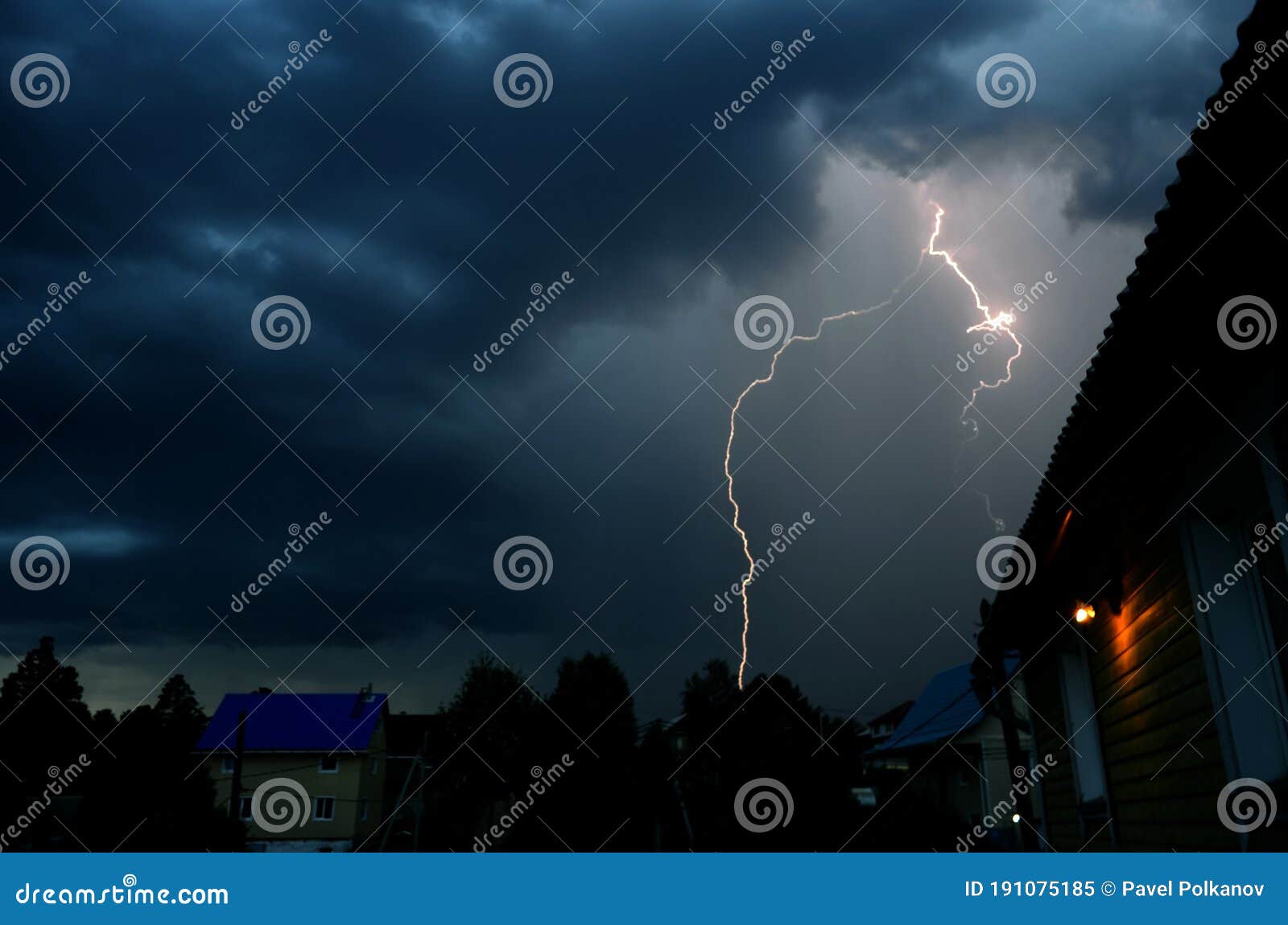 Nuvens De Trovoadas E Relâmpagos Imagem de Stock - Imagem de sobrecarga,  nublado: 191075185, image size:1600x1150