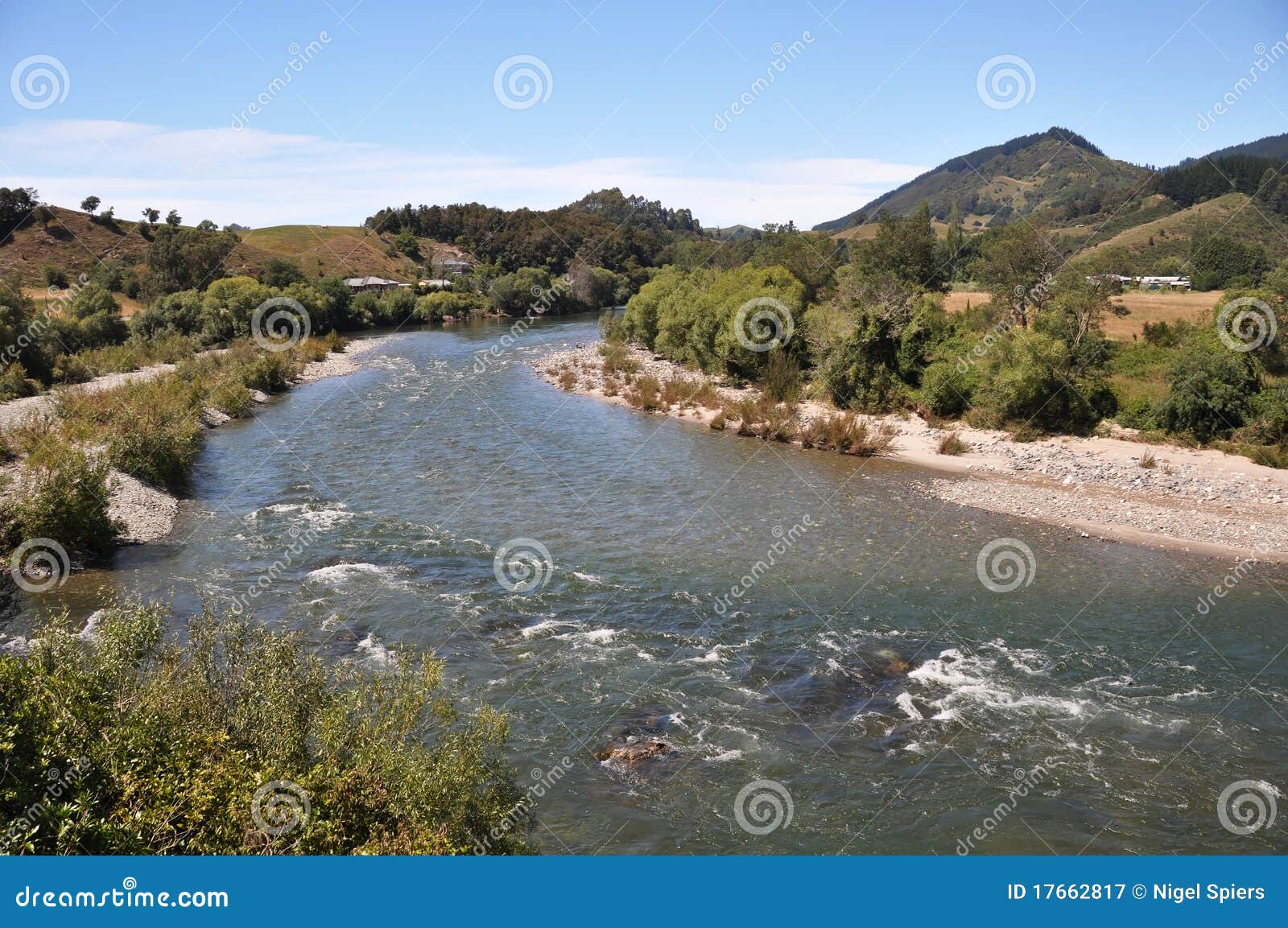 Ny forflod zealand för motueka. Landscape motuekaen nära nelson den nya forfloden zealand