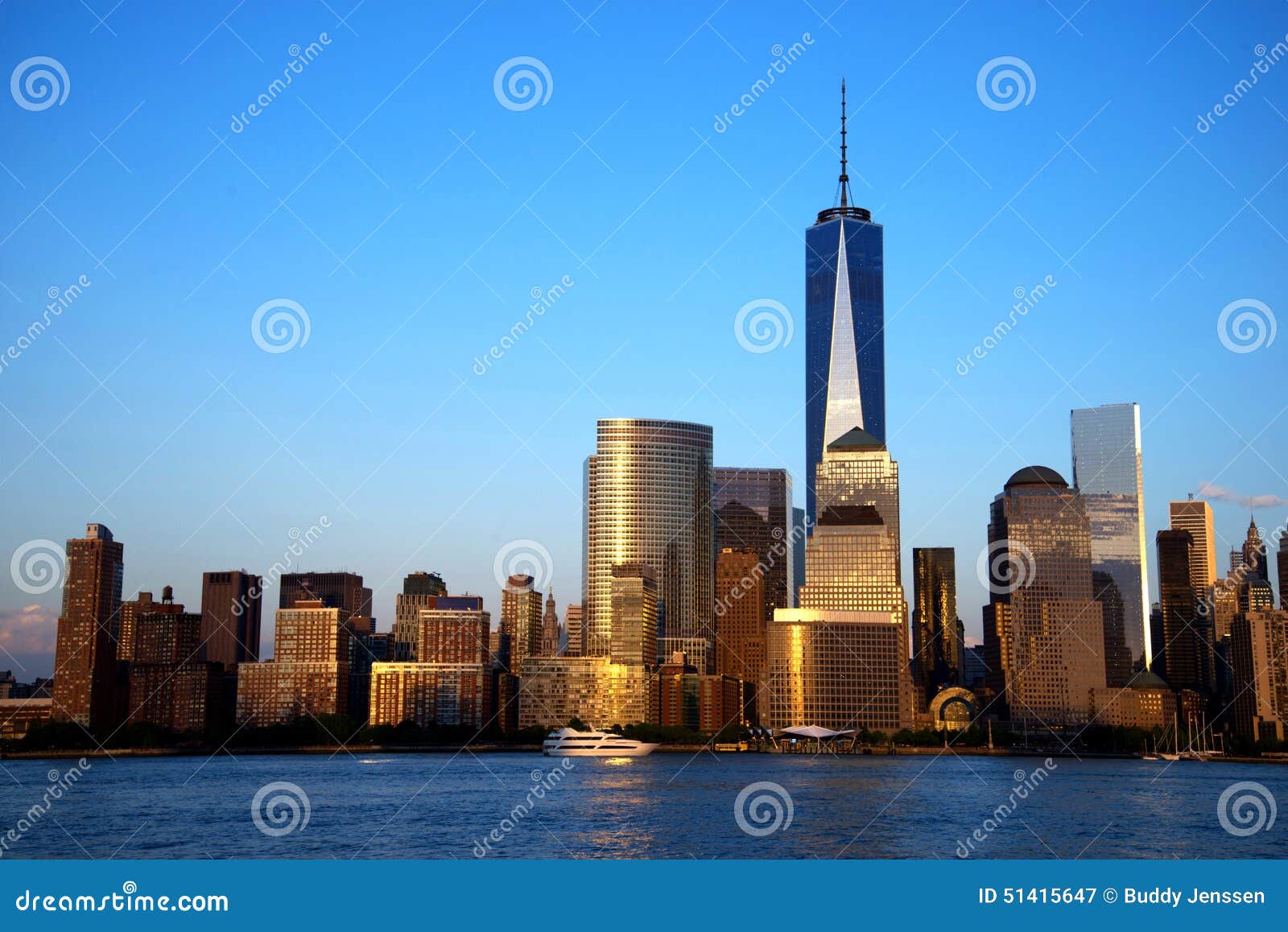 NYC自由塔. 日落在有自由塔的纽约