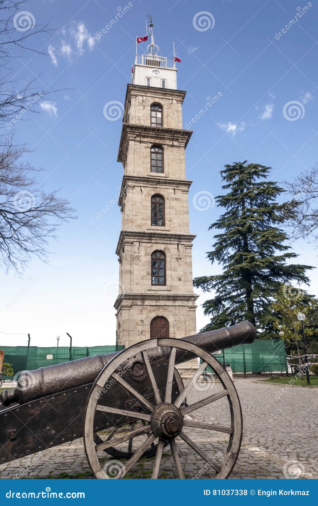 Bursa, Turkey. Bursa, die Türkei - historischer Glockenturm in Tophane-Bezirk von Bursa, die Türkei ` s 4. größte Stadt in Marmara-Region, ehemaliges Kapital des Osmanischen Reichs vor Istanbul