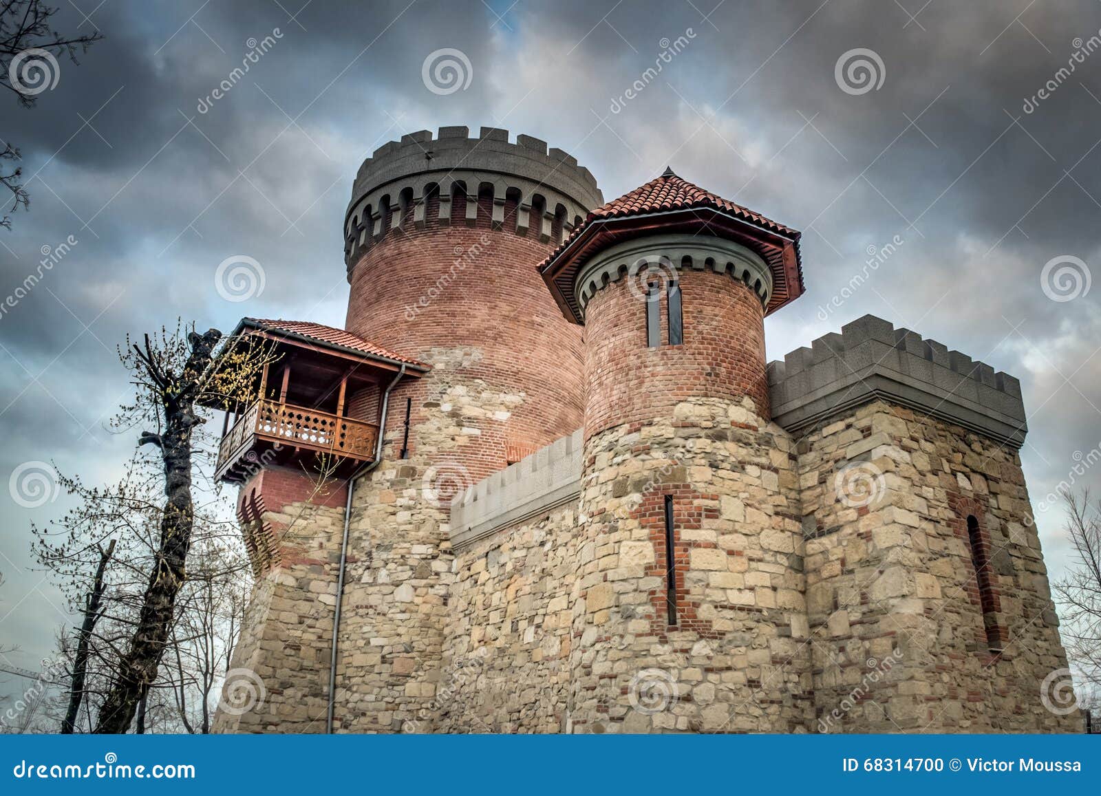 Castelo Do Drácula Em Bucareste, Roménia Foto de Stock - Imagem de parque,  pesadelo: 68314700, image size:1600x1157