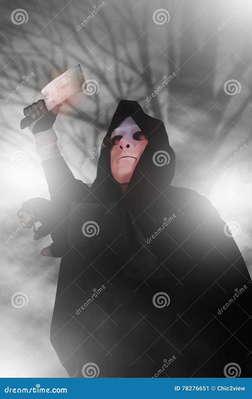 O Homem Do Assassino De Ghost Na Máscara E a Capa Guardam O Desbastamento  Da Faca, Traje Para a Noite De Dia Das Bruxas Foto de Stock - Imagem de  escuro, destruidor