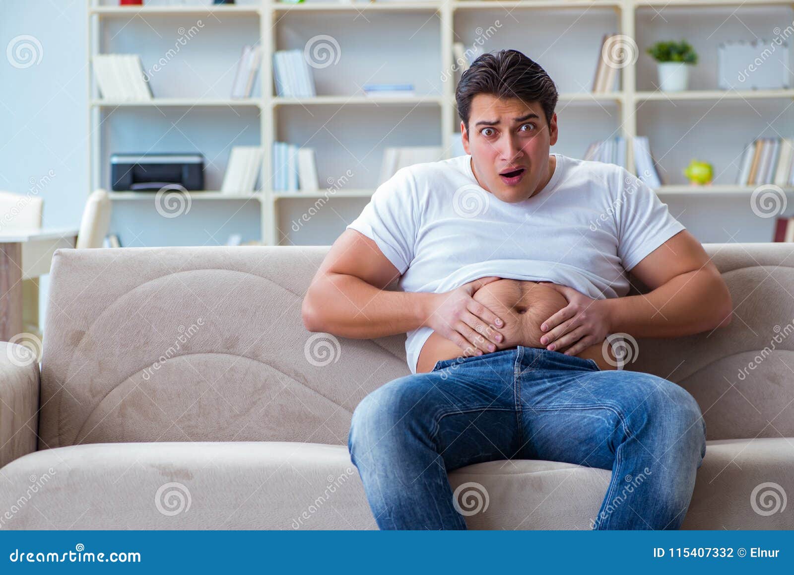 O Homem Obeso Gordo No Conceito De Dieta Foto de Stock - Imagem de agarrar,  calorias: 115407332