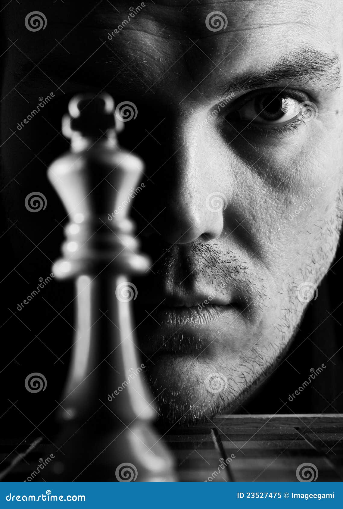 O Jogador De Xadrez é Perdedor Nas Emoções Foto de Stock - Imagem