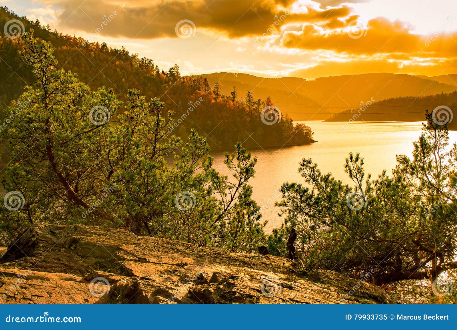 O lago no Thuringia. O lago grande no meio do Thuringia