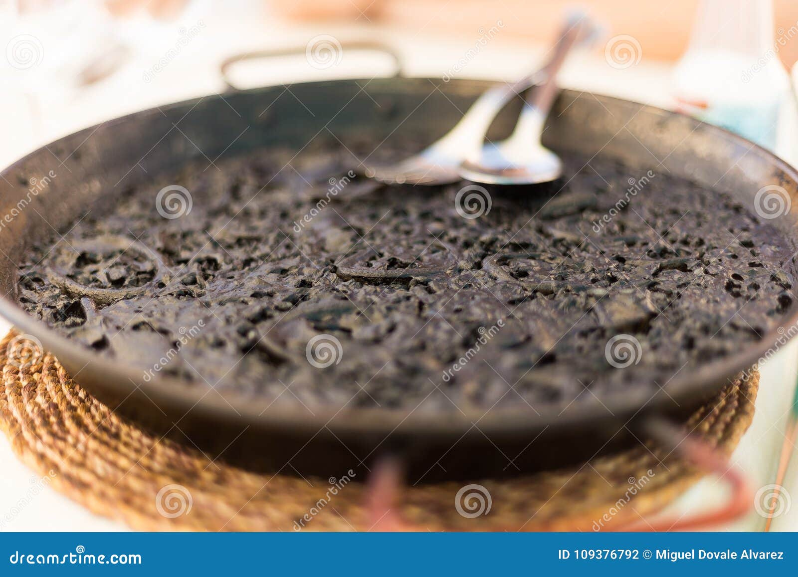 Pudim Preto Espanhol Ou Salsicha De Sangue Com Rosmaninho No Garfo