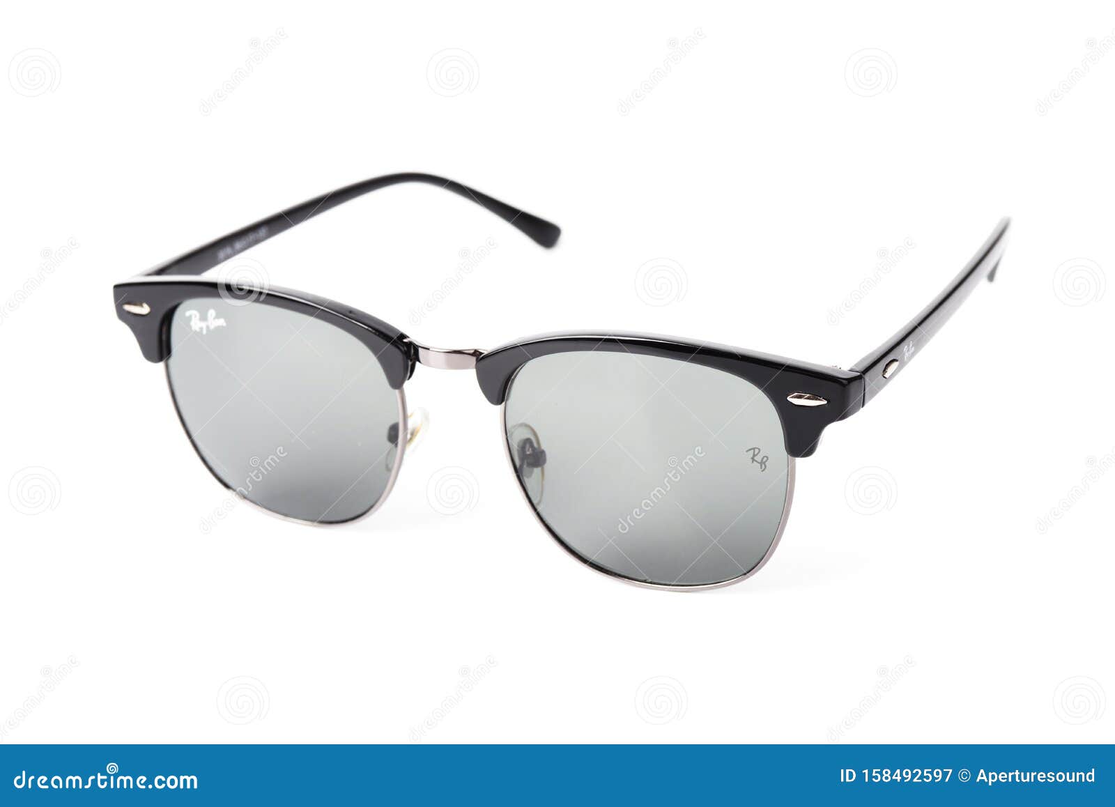O Ray-Ban Isolado Em Fundo Branco Ray-Ban é Uma Marca De óculos De Sol E  óculos Fotografia Editorial - Imagem de horizontal, olho: 158492597