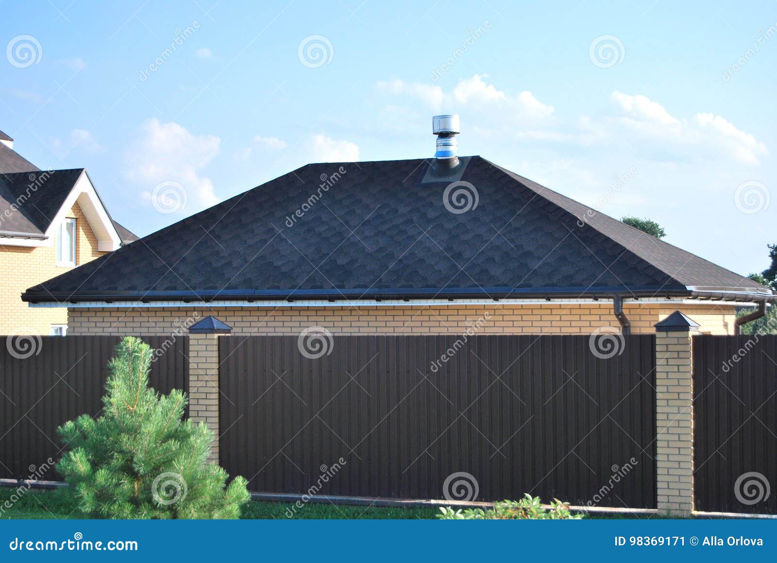 O telhado da garagem imagem de stock. Imagem de garagem - 98369171, image size:1600x1161